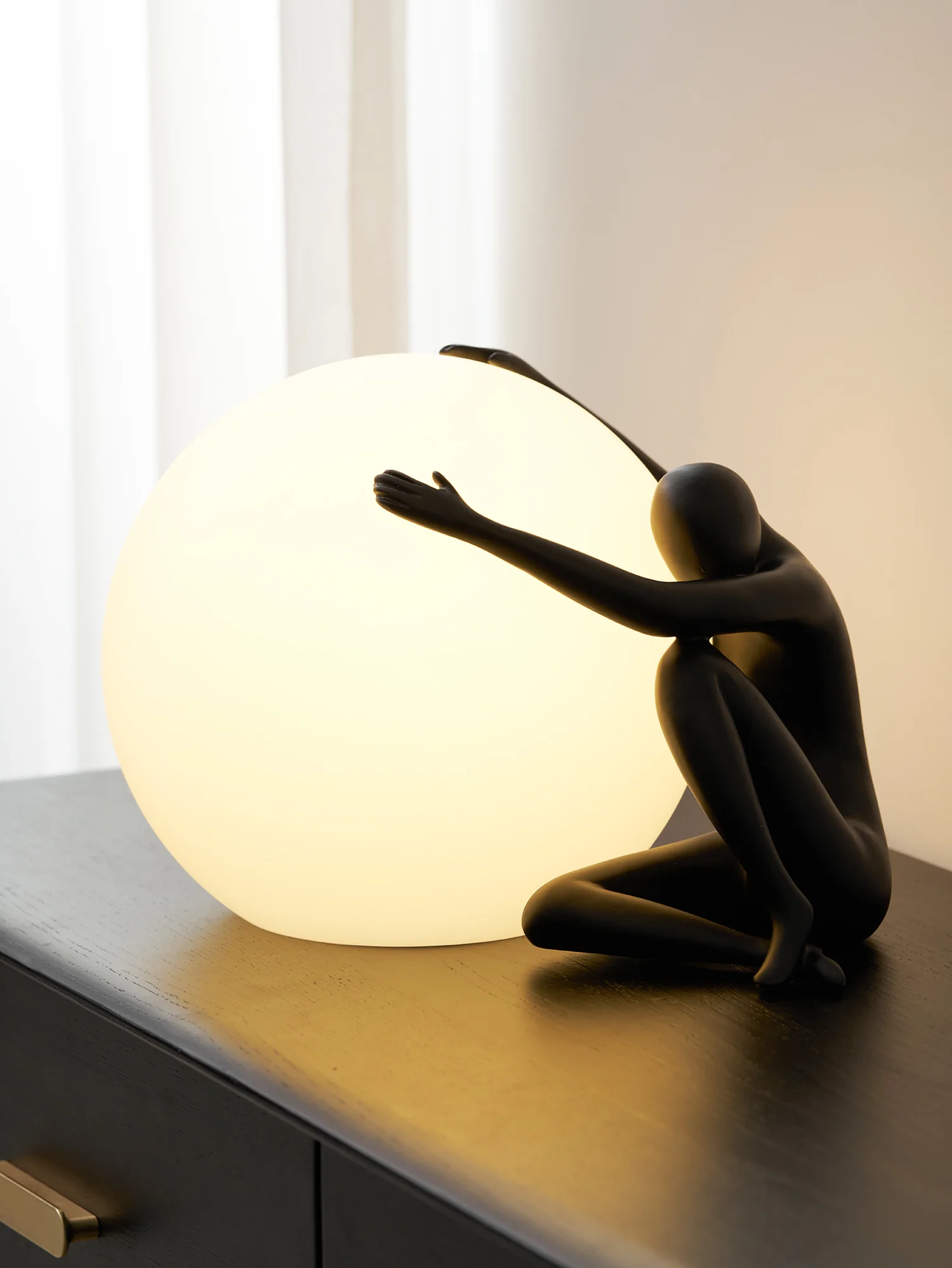 Humanoid Ball Holding Table Lamp - Image 31