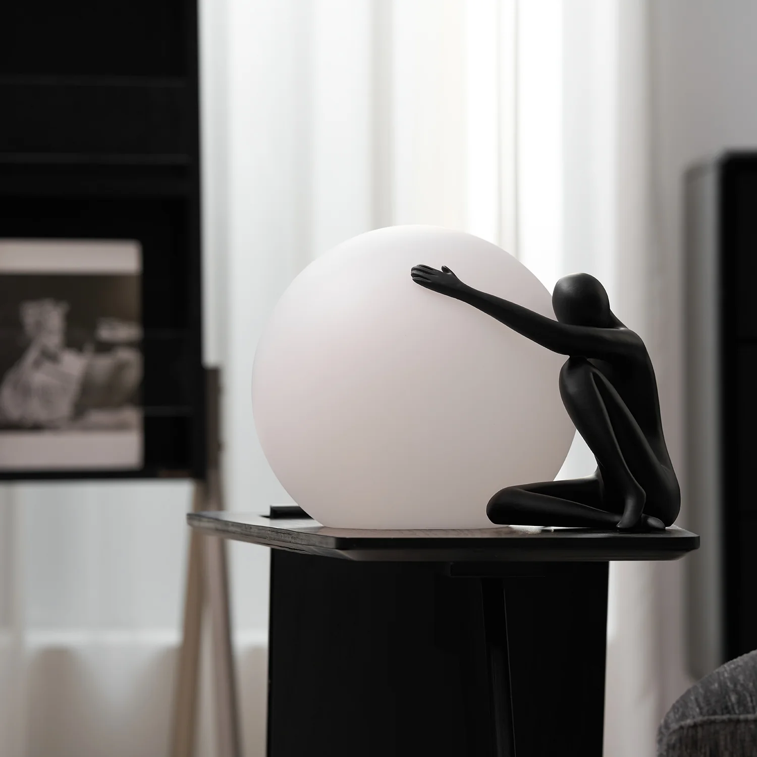 Humanoid Ball Holding Table Lamp - Image 33