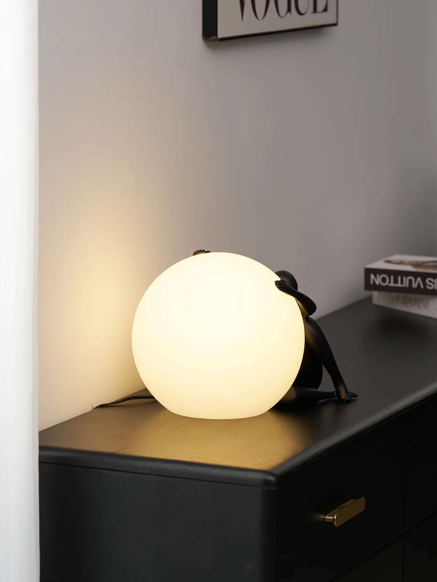 Humanoid Ball Holding Table Lamp - Image 36