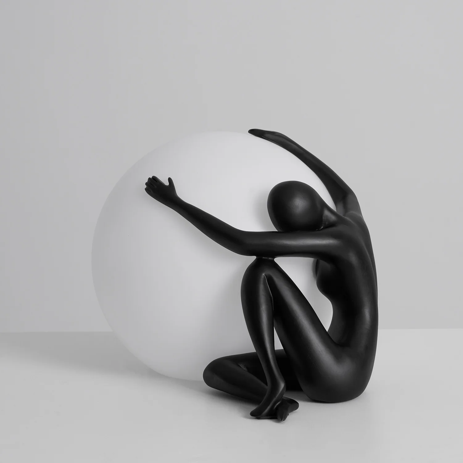 Humanoid Ball Holding Table Lamp - Image 38