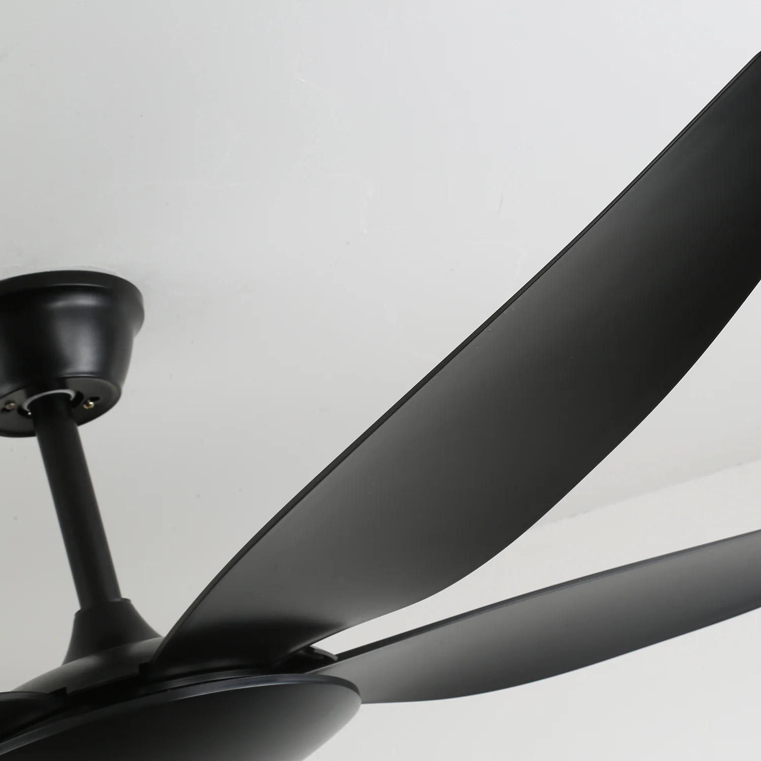 Aeron Noir Ceiling Fan - Image 9