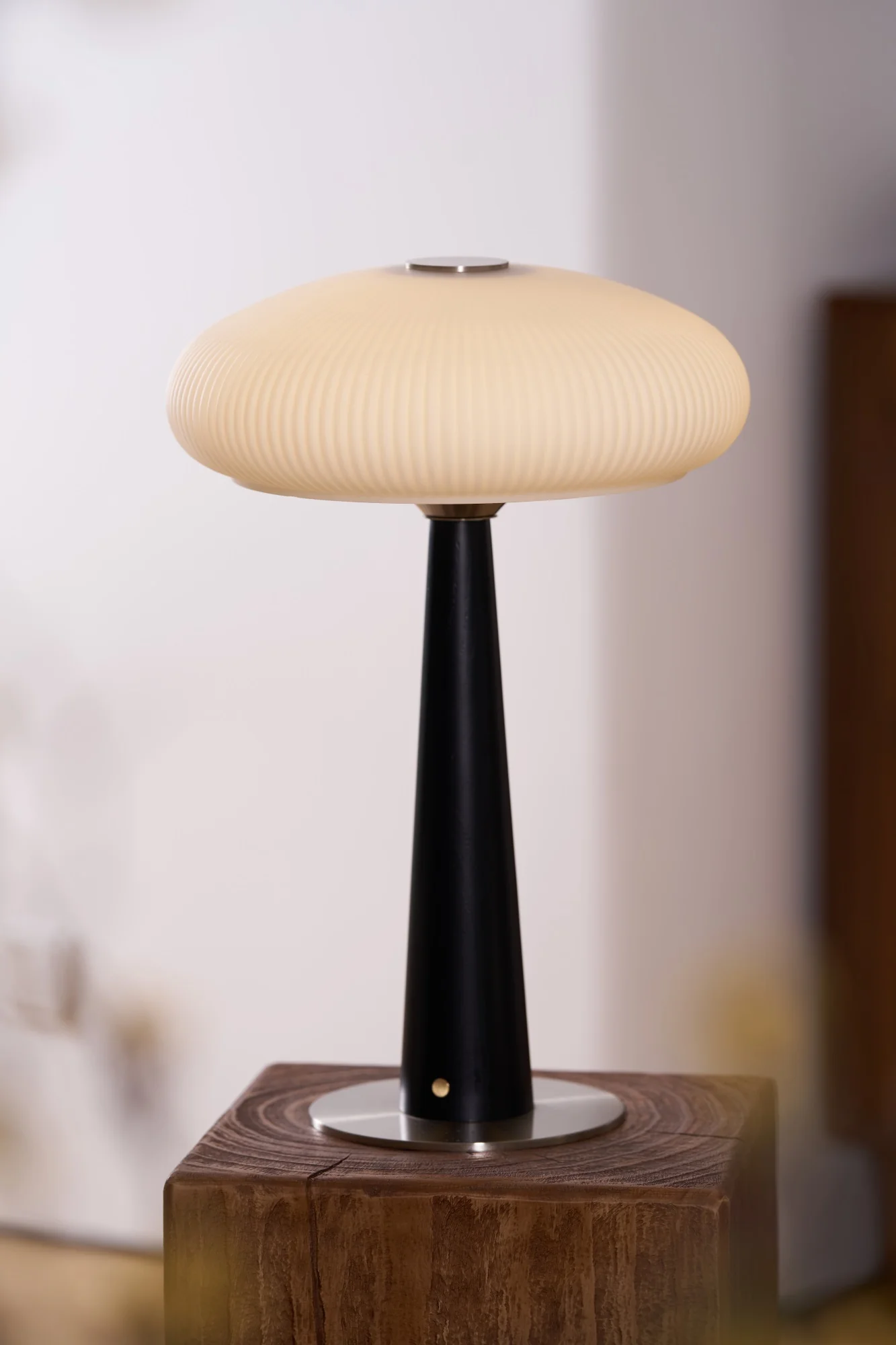 Aeruno Table Lamp - Image 22