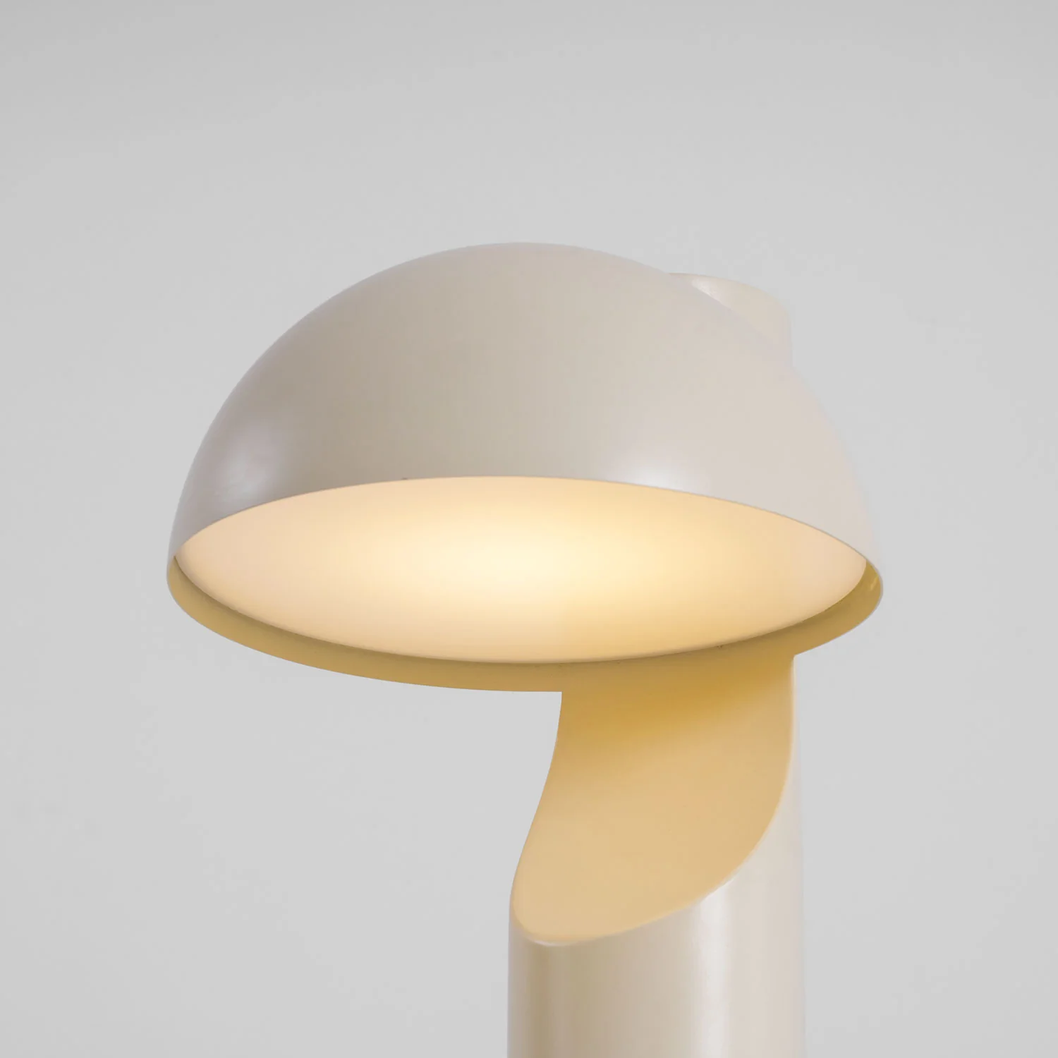 Arcora Minimalist Table Lamp - Image 29