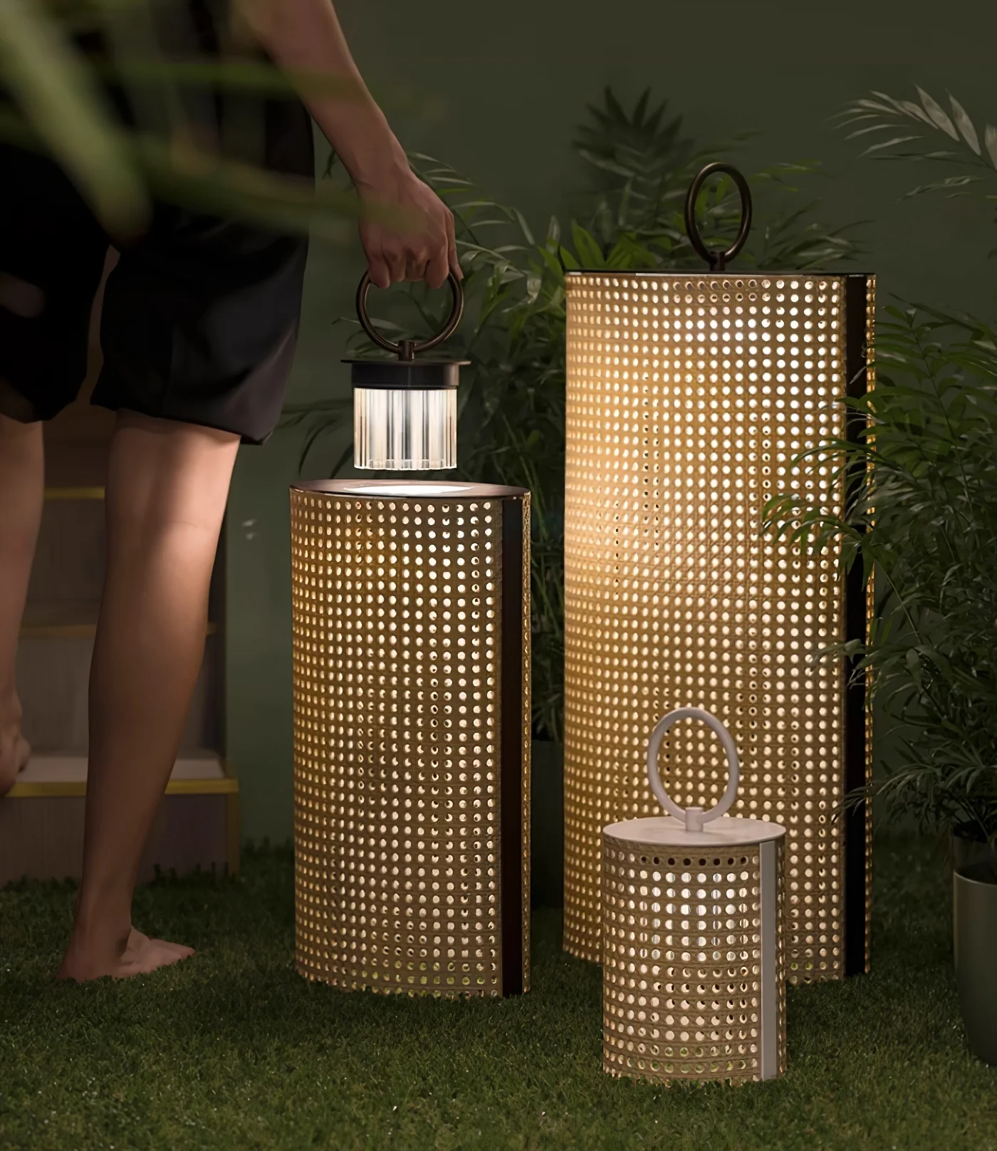 Arlette Solar Outdoor Lantern Lamp - Image 3