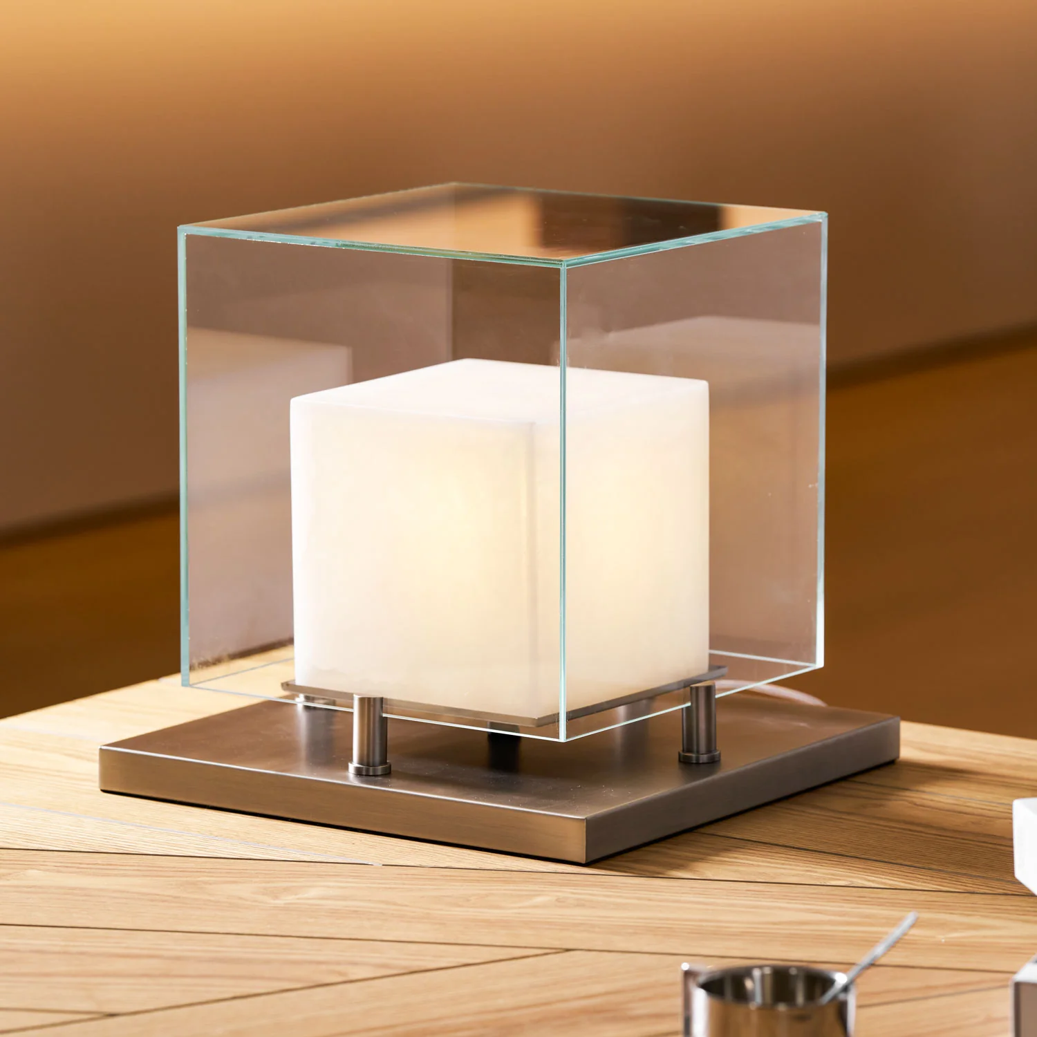 Arqra Alabaster Table Lamp - Image 3