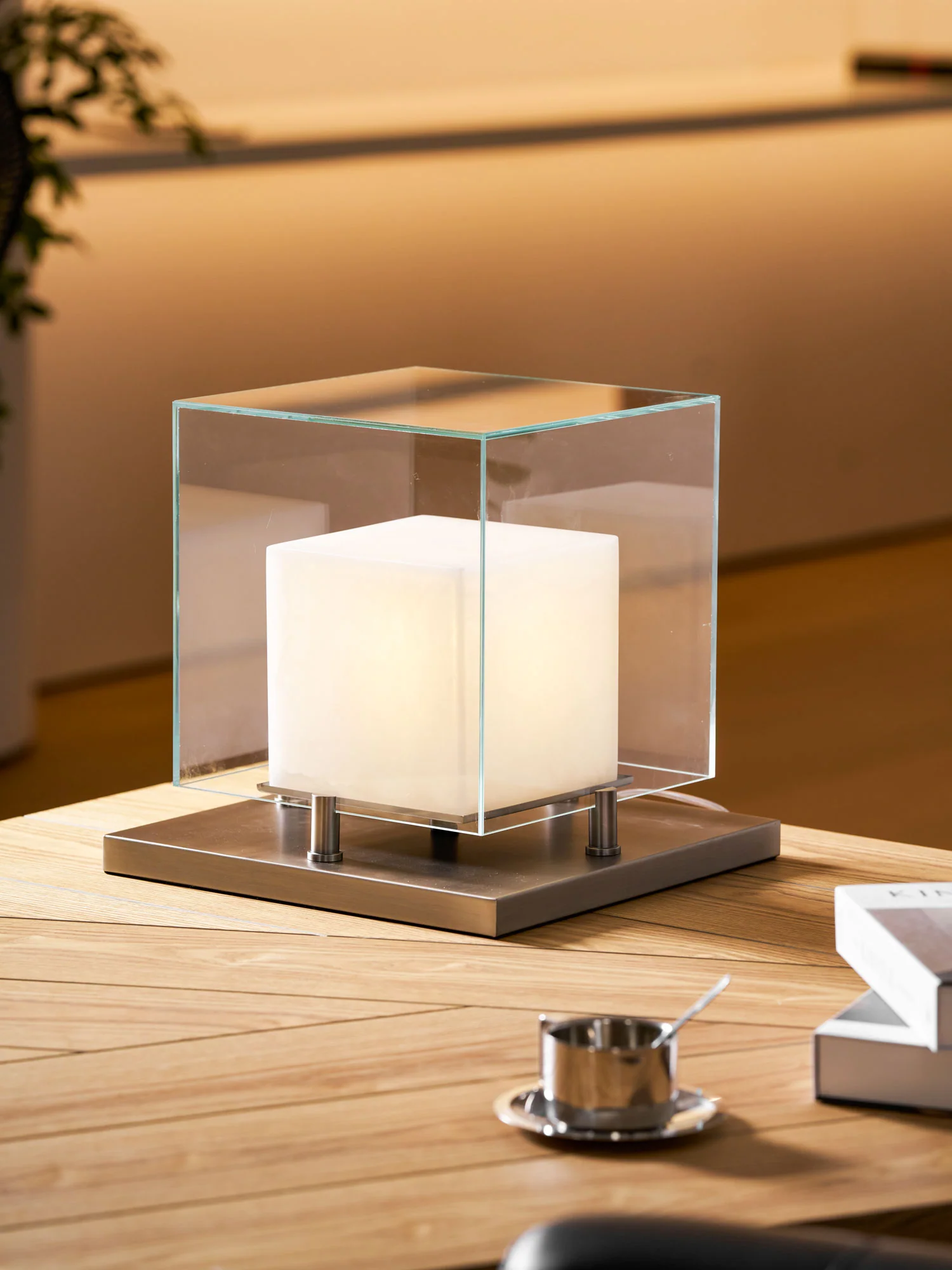 Arqra Alabaster Table Lamp - Image 4