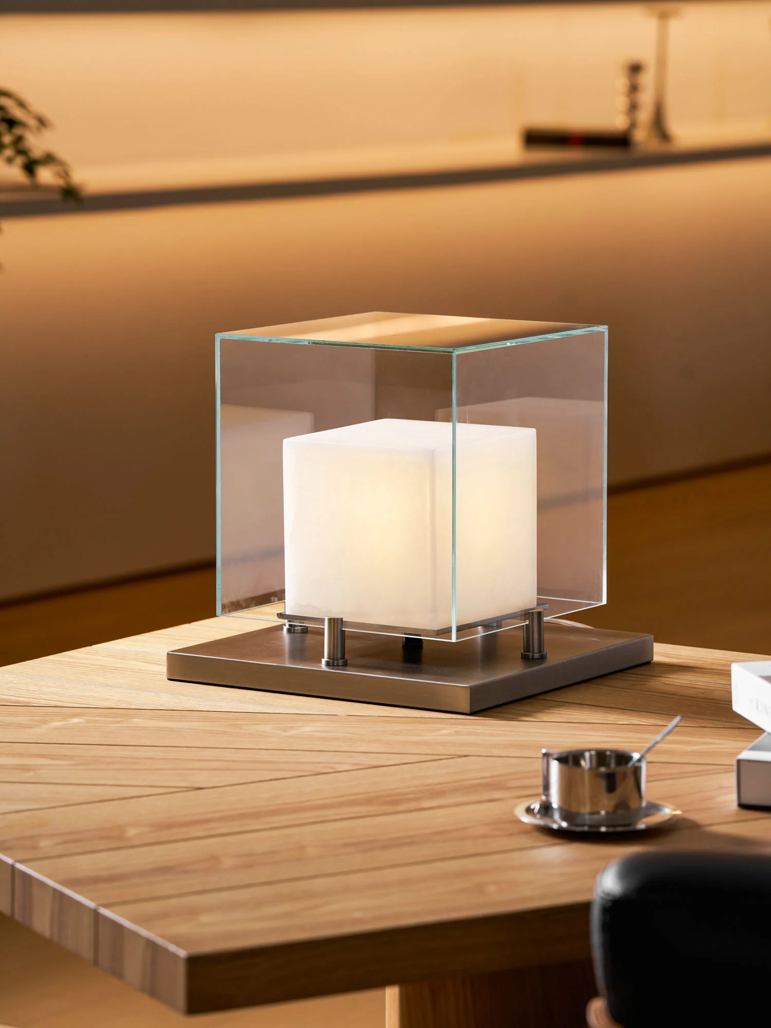 Arqra Alabaster Table Lamp - Image 8