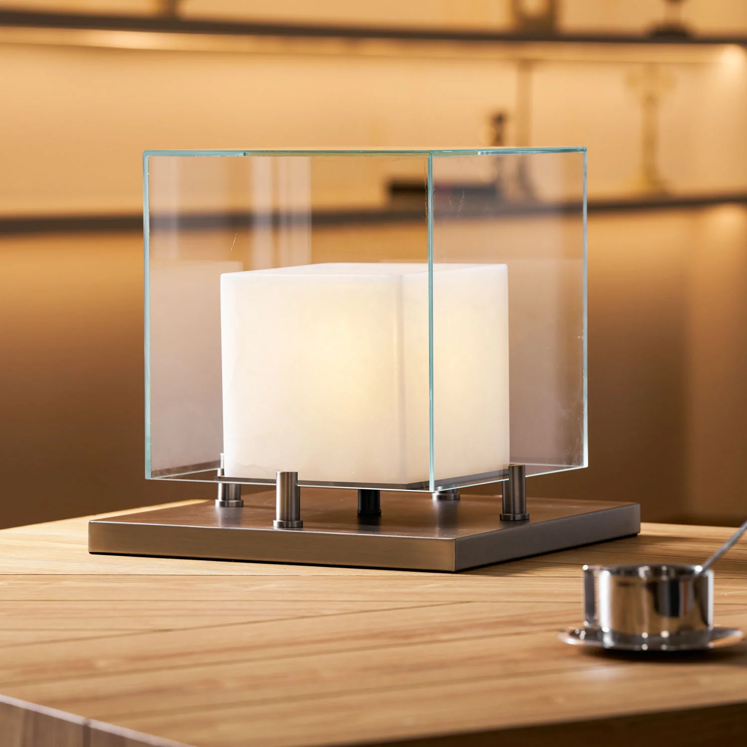 Arqra Alabaster Table Lamp - Image 9
