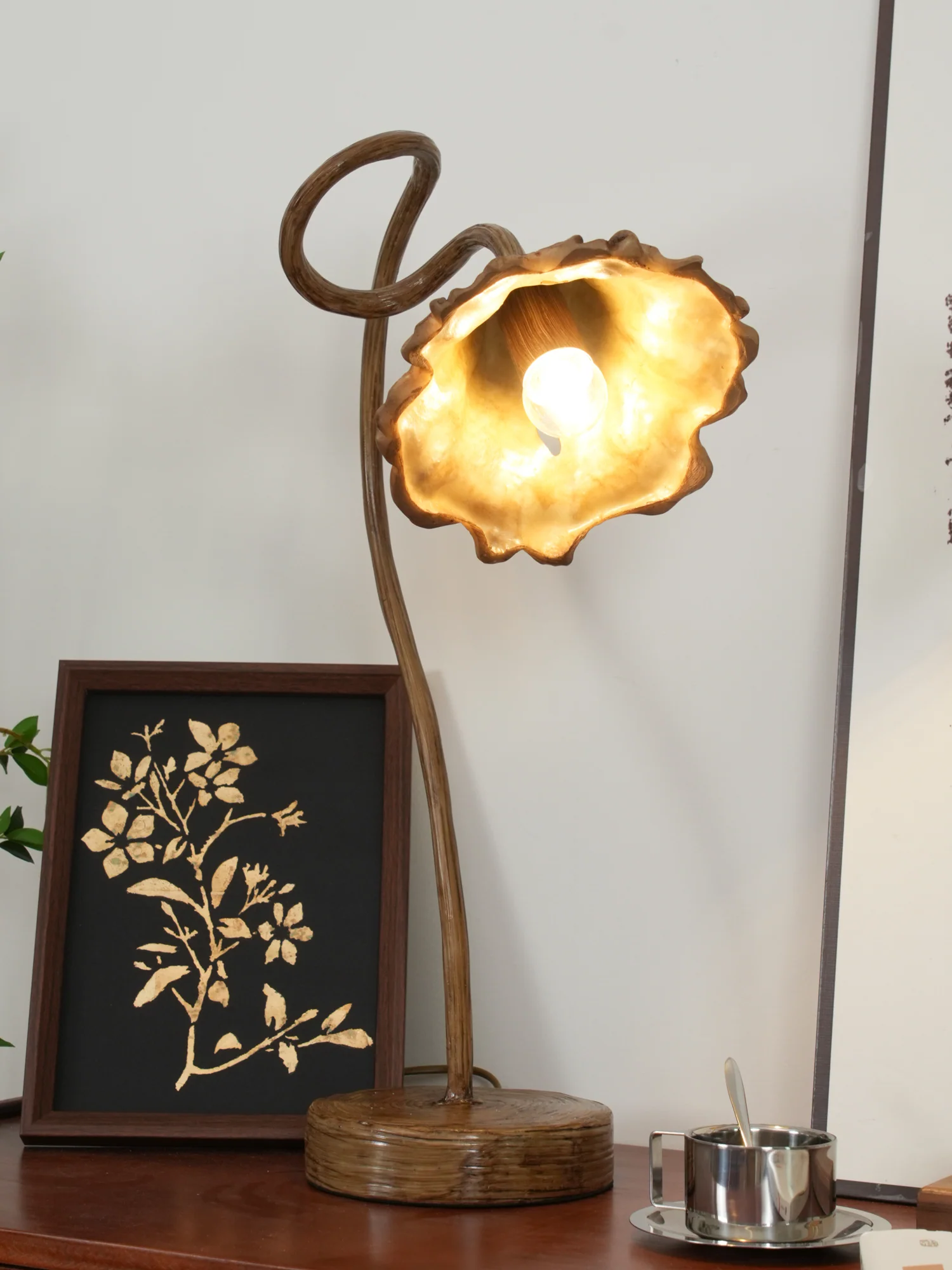 Artistic Lotus Leaf Table Lamp - Image 32