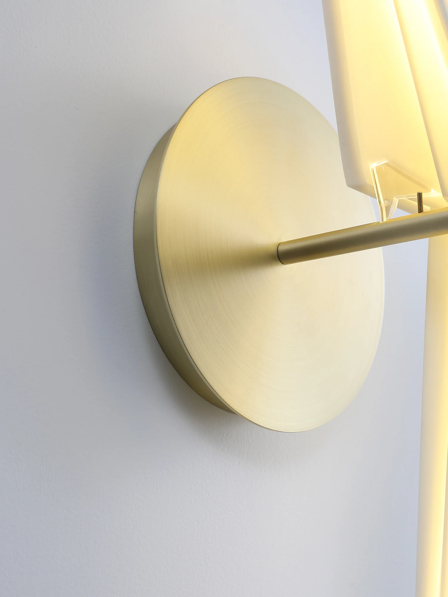Avian Serenity Plug-in Wall Lamp - Image 18