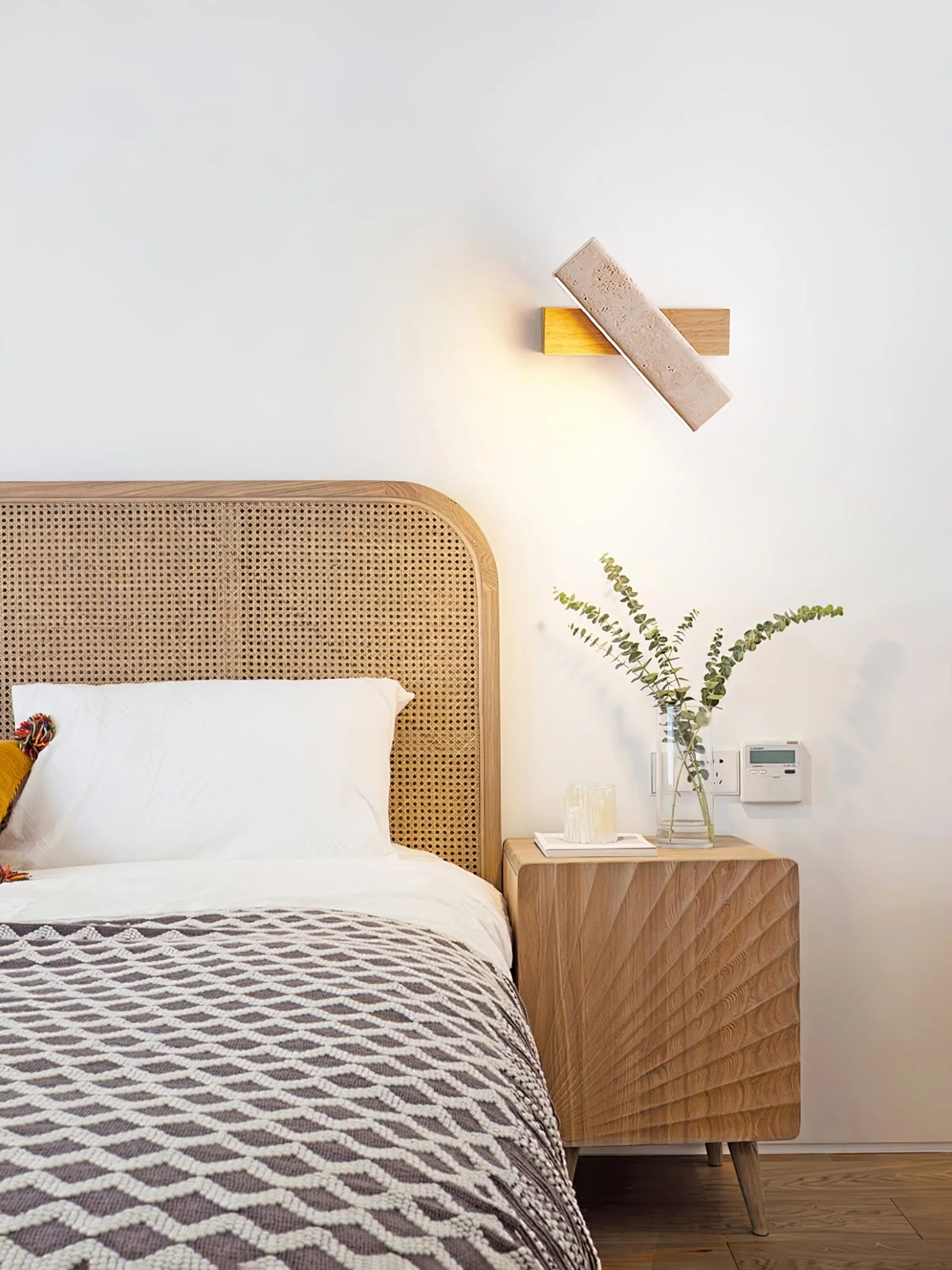Axis Linear Wall Lamp - Image 3