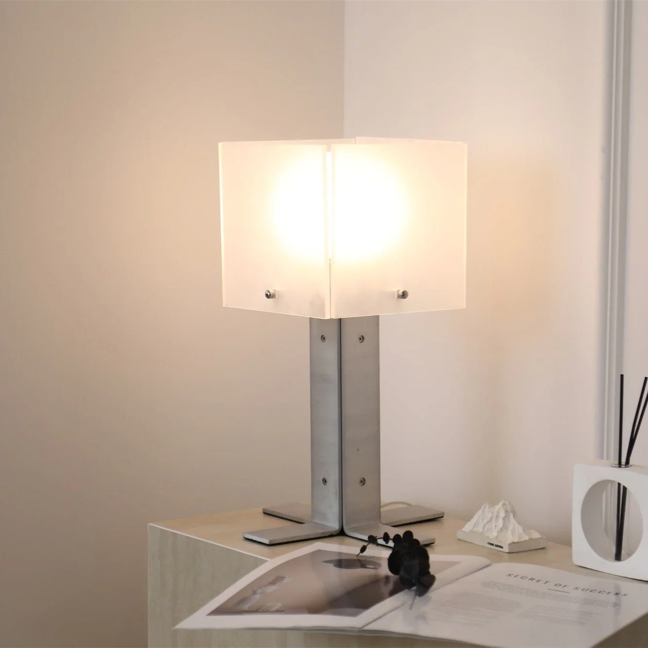 Beam Steel Acrylic Table Lamp - Image 2