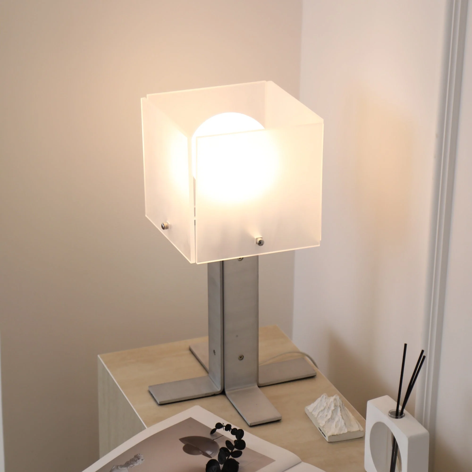 Beam Steel Acrylic Table Lamp - Image 4