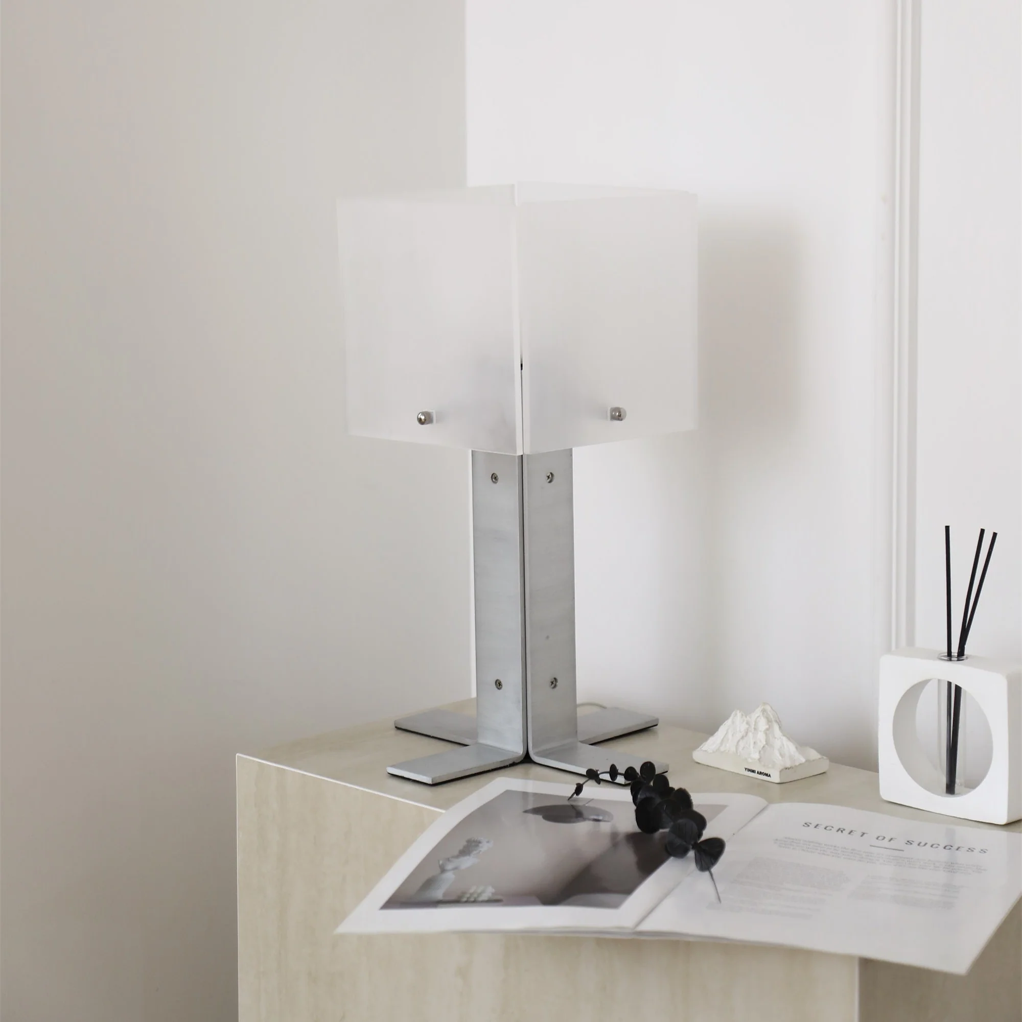 Beam Steel Acrylic Table Lamp - Image 9