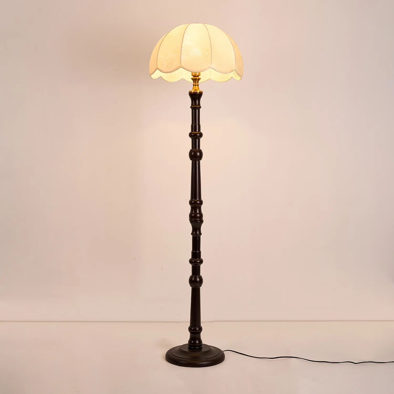 Belgravia Floor Light - Image 4