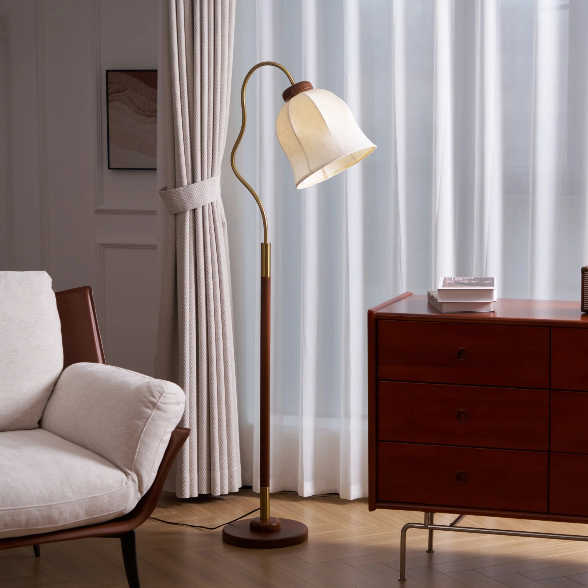 Bellvine Floor Lamp - Image 2