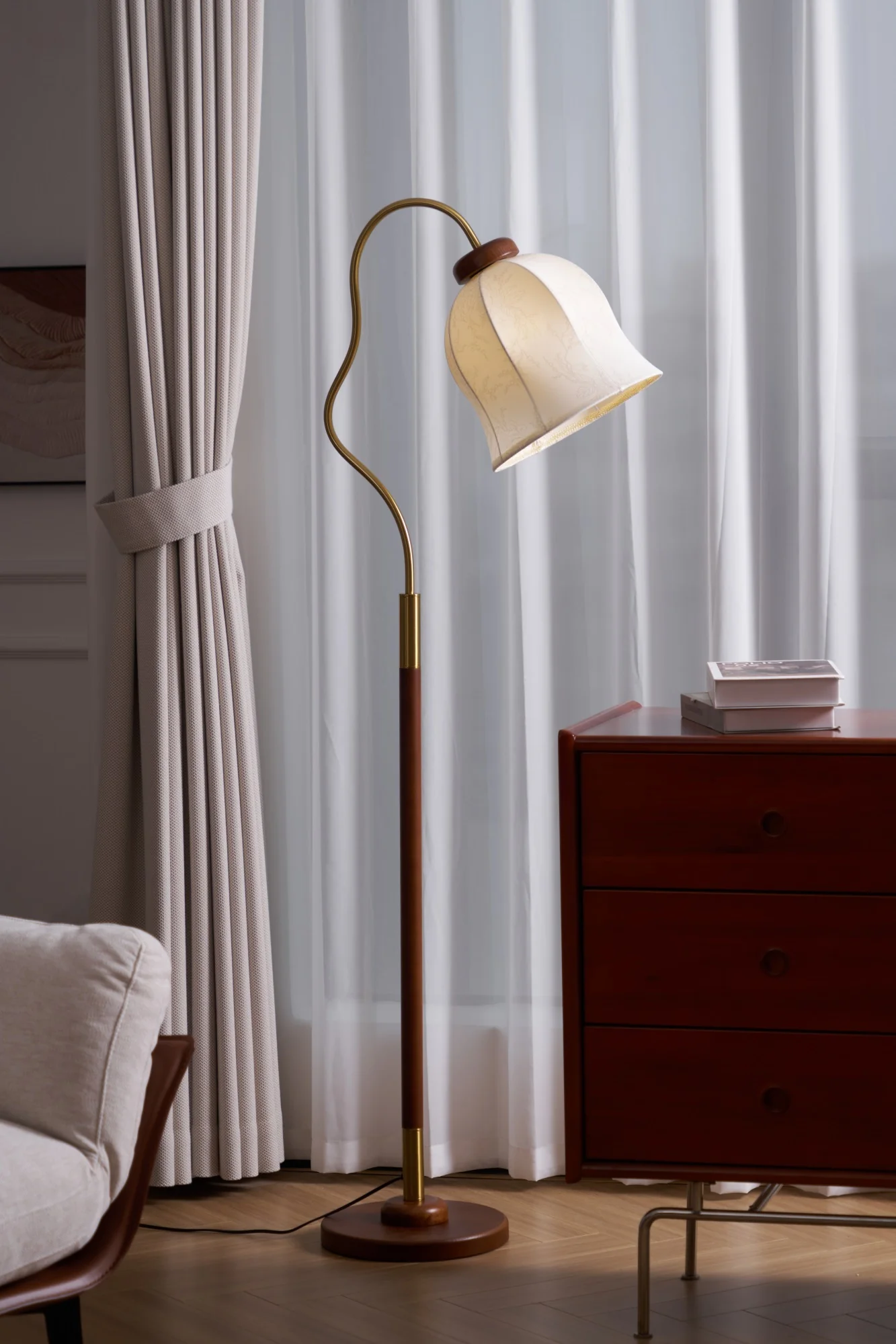 Bellvine Floor Lamp - Image 8