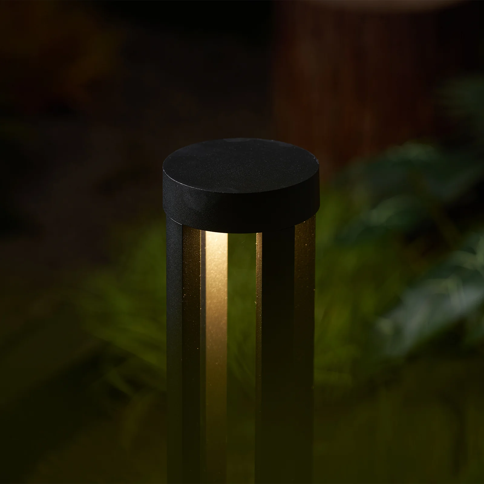 Black Cylindrical Garden Outdoor Light - Image 53