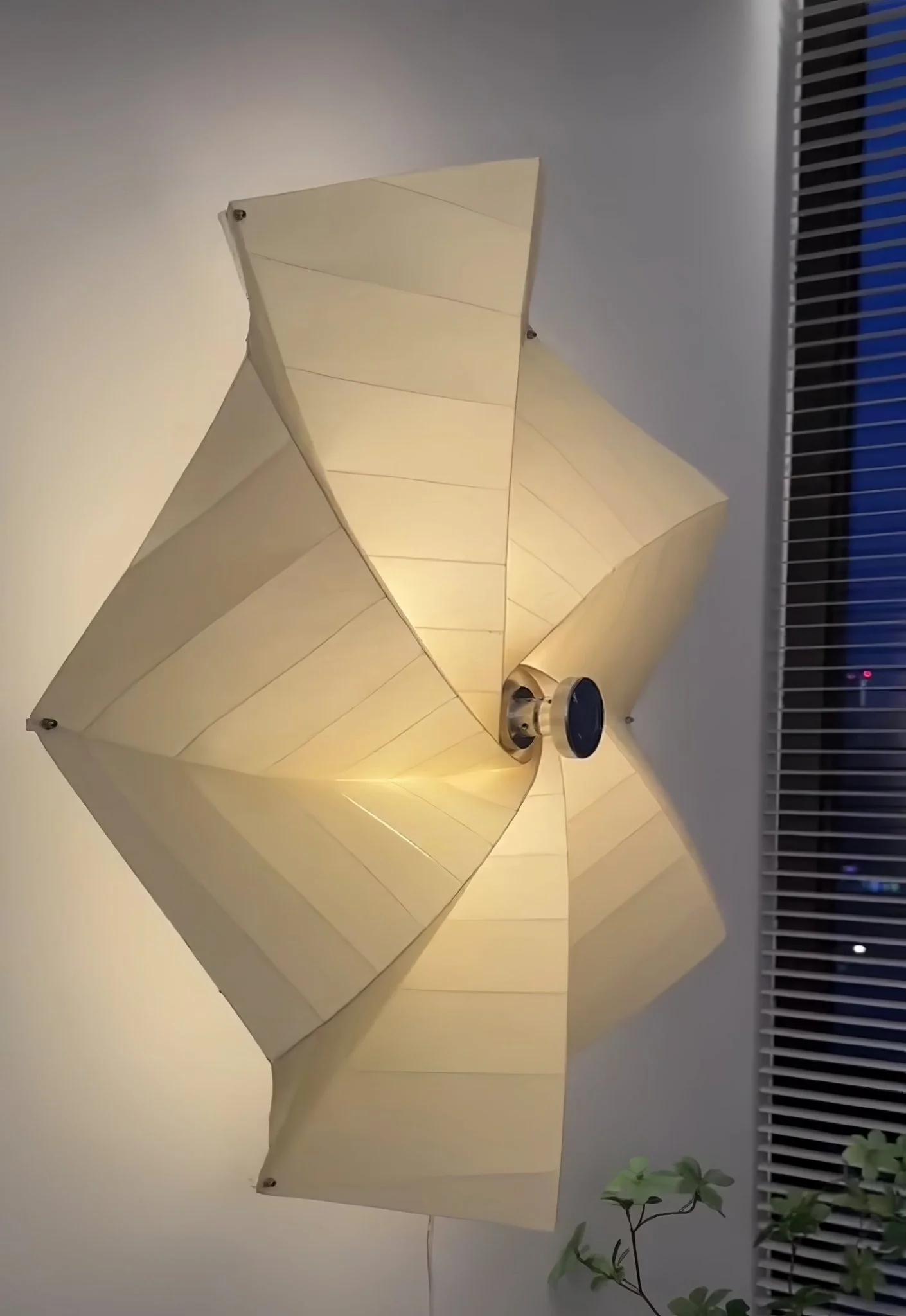 Bloom Petals Wall Lamp - Image 10