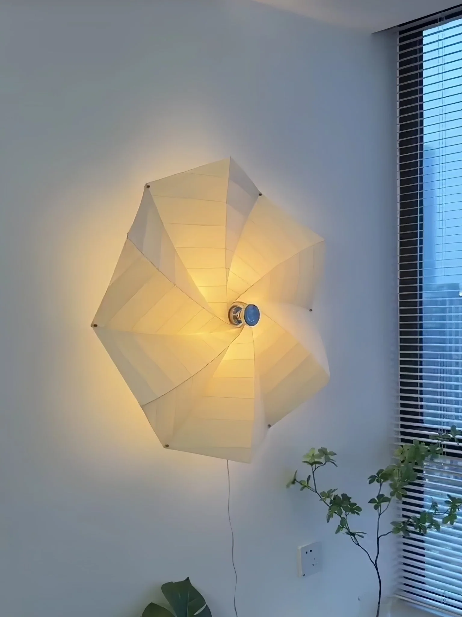 Bloom Petals Wall Lamp - Image 2