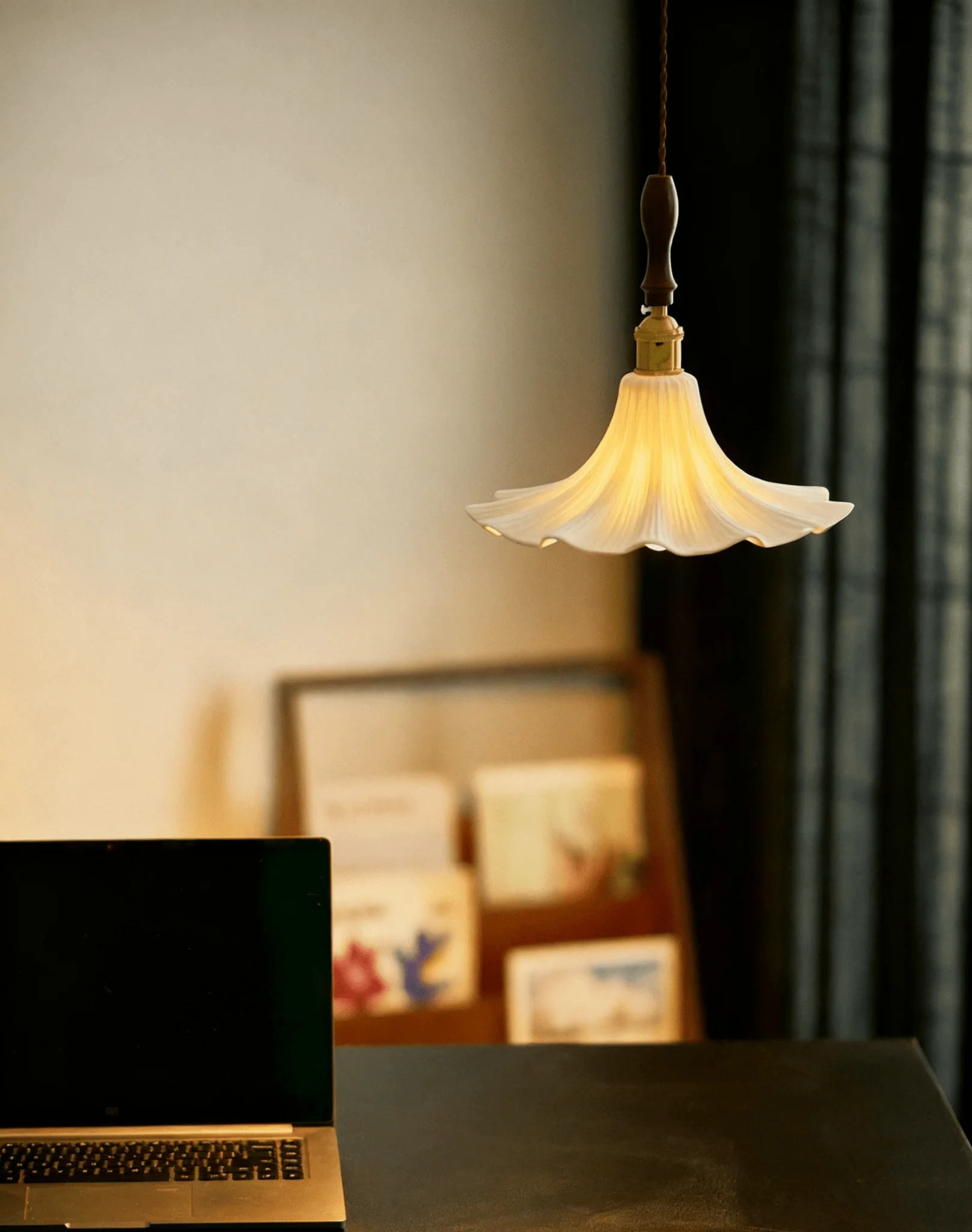 Bloom Twist Pendant Lamp - Image 3