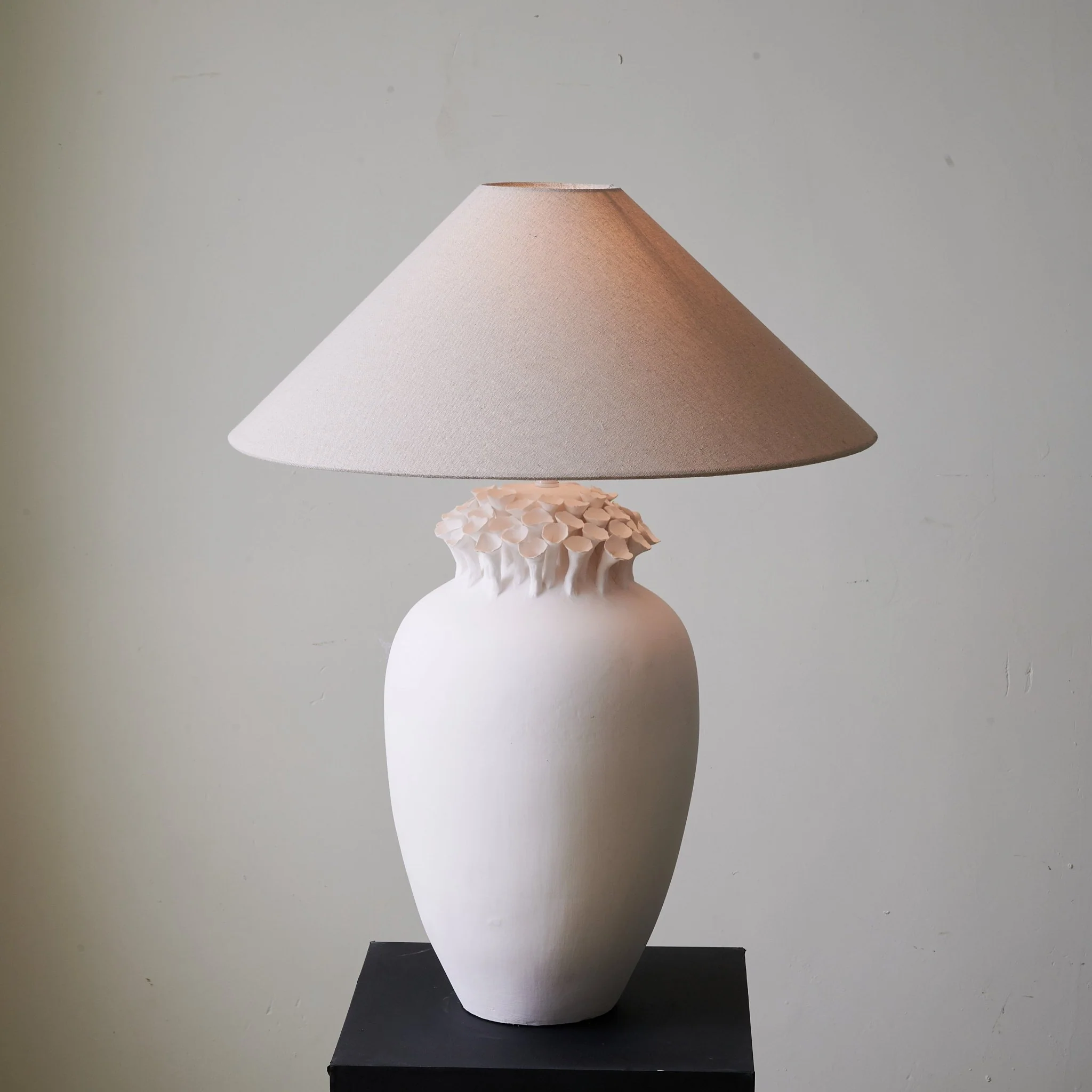 Blossom Crest Ceramic Table Lamp - Image 2