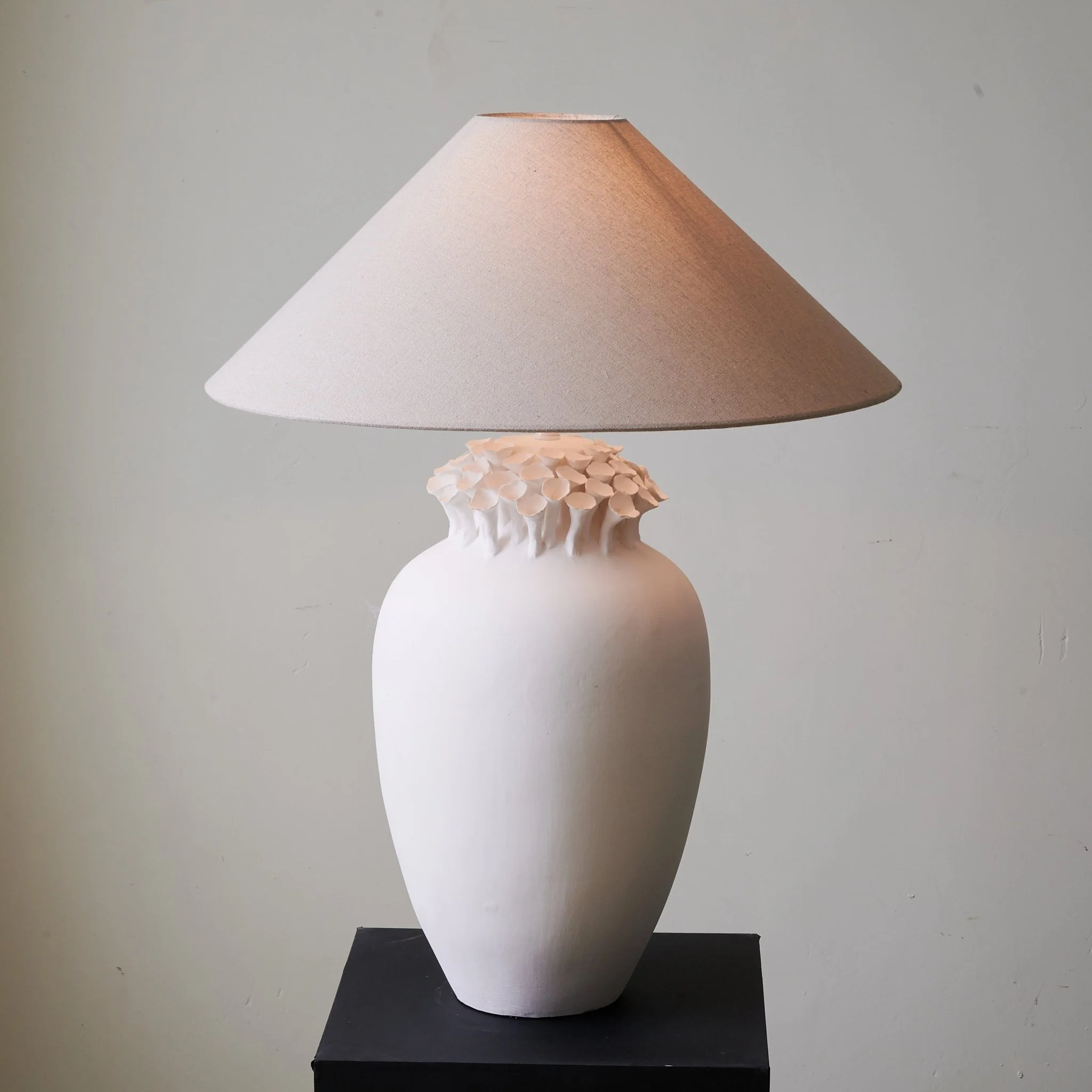 Blossom Crest Ceramic Table Lamp - Image 4