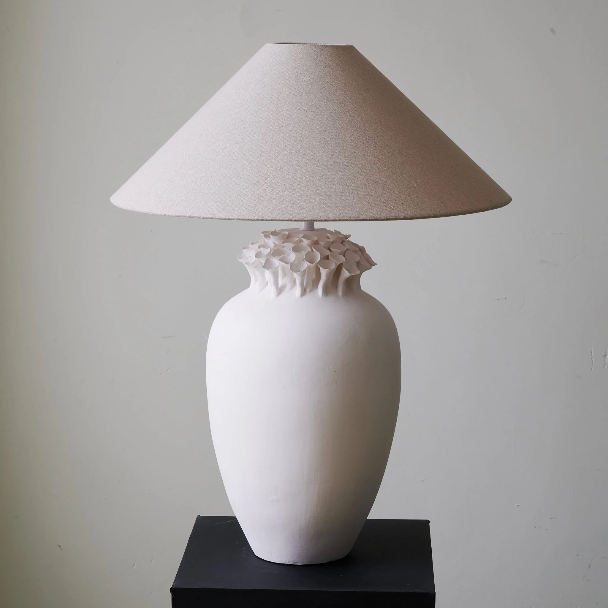 Blossom Crest Ceramic Table Lamp - Image 5
