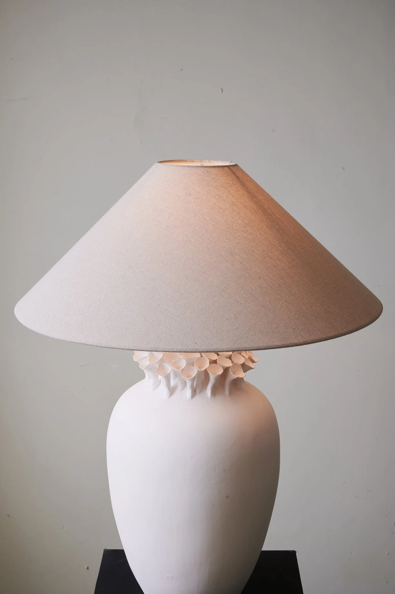 Blossom Crest Ceramic Table Lamp - Image 9