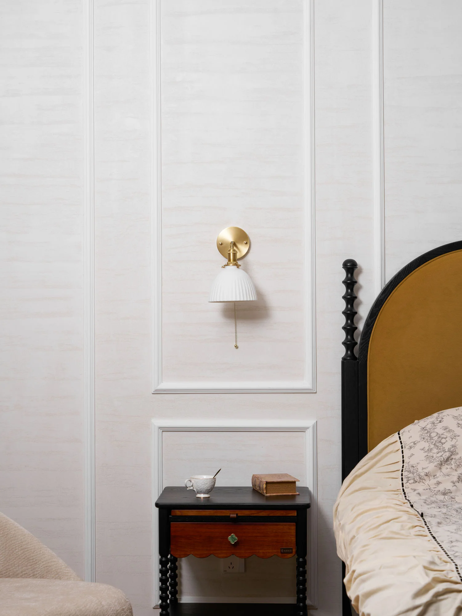 Brass Pleated Ceramic Wall Lamp - Image 31
