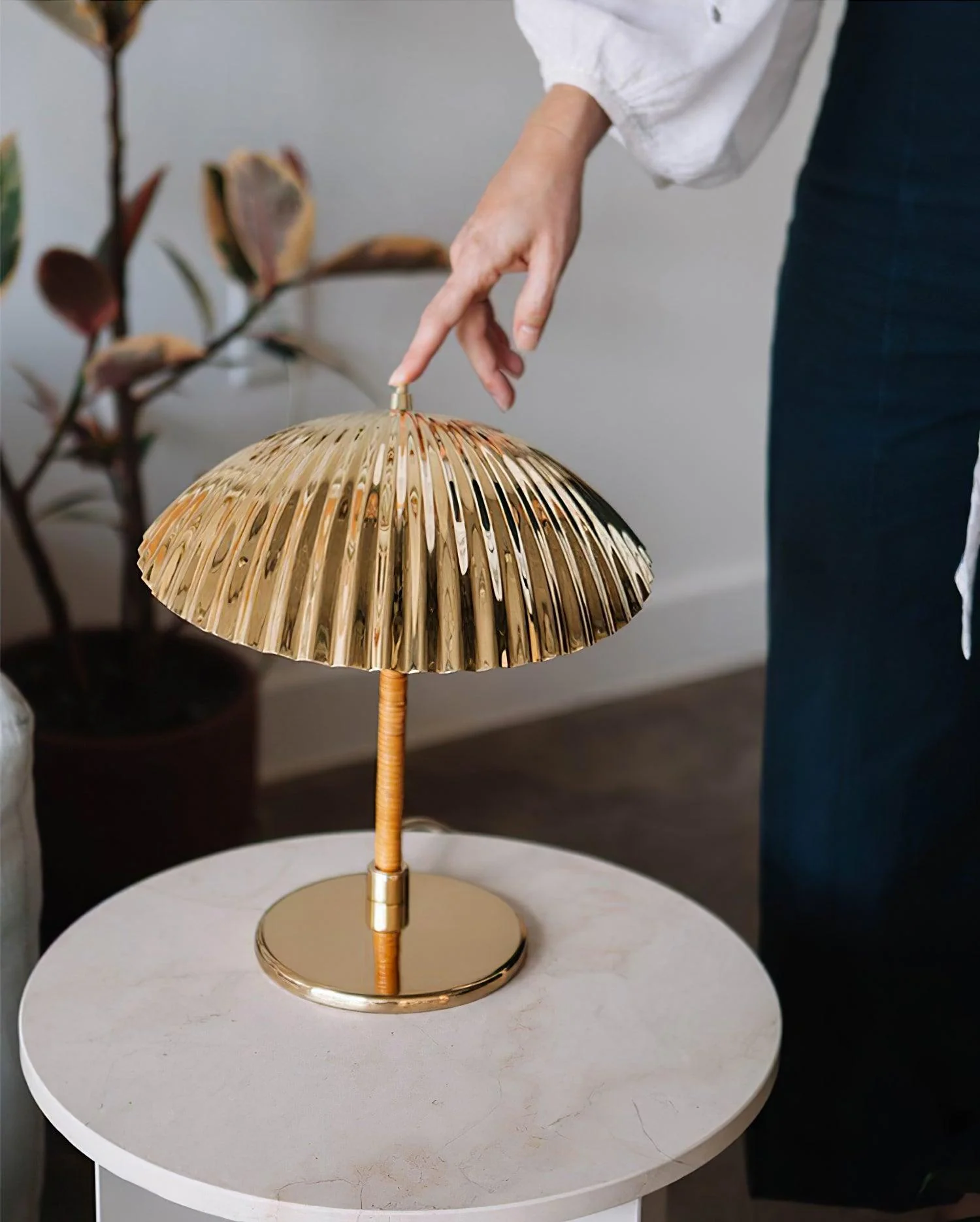 Brass Shell Table Lamp - Image 13
