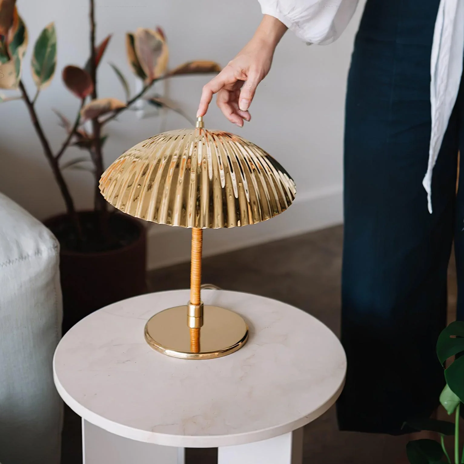 Brass Shell Table Lamp - Image 9
