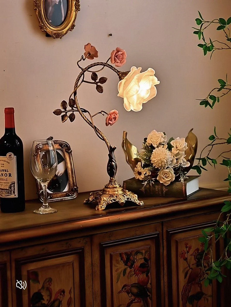 Campanella Vintage Rose Table Lamp - Image 9