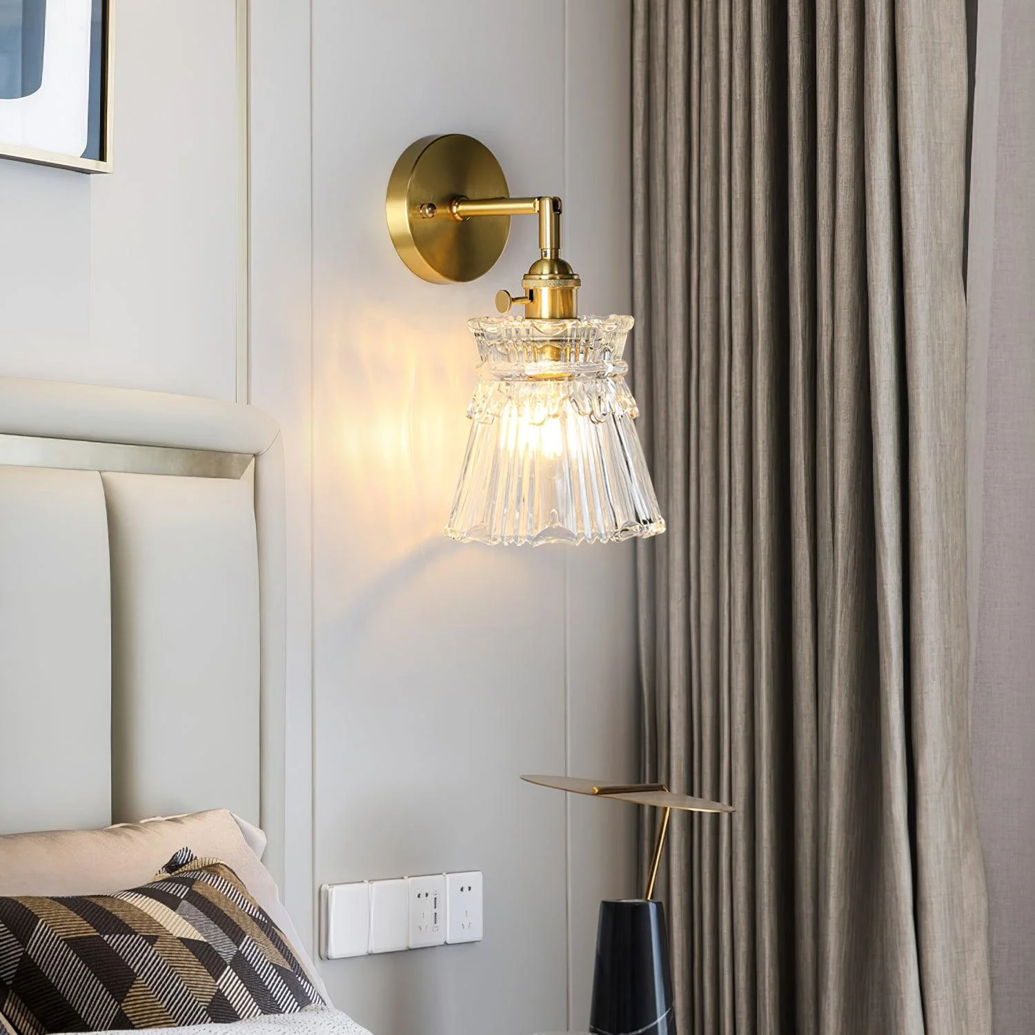 Chaika Wall Lamp - Image 2