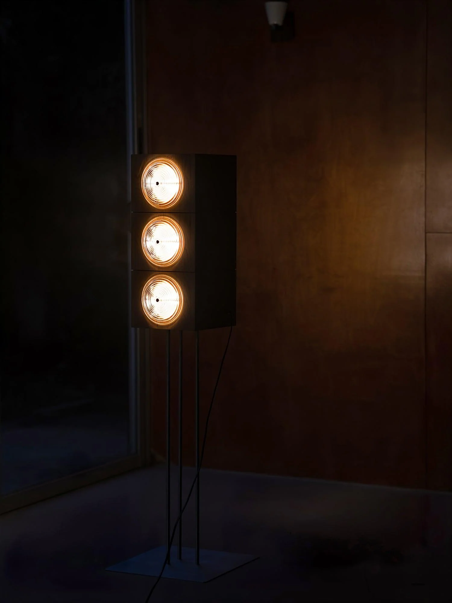 Cinematic Lightbox Camera Floor Lamp - Image 12