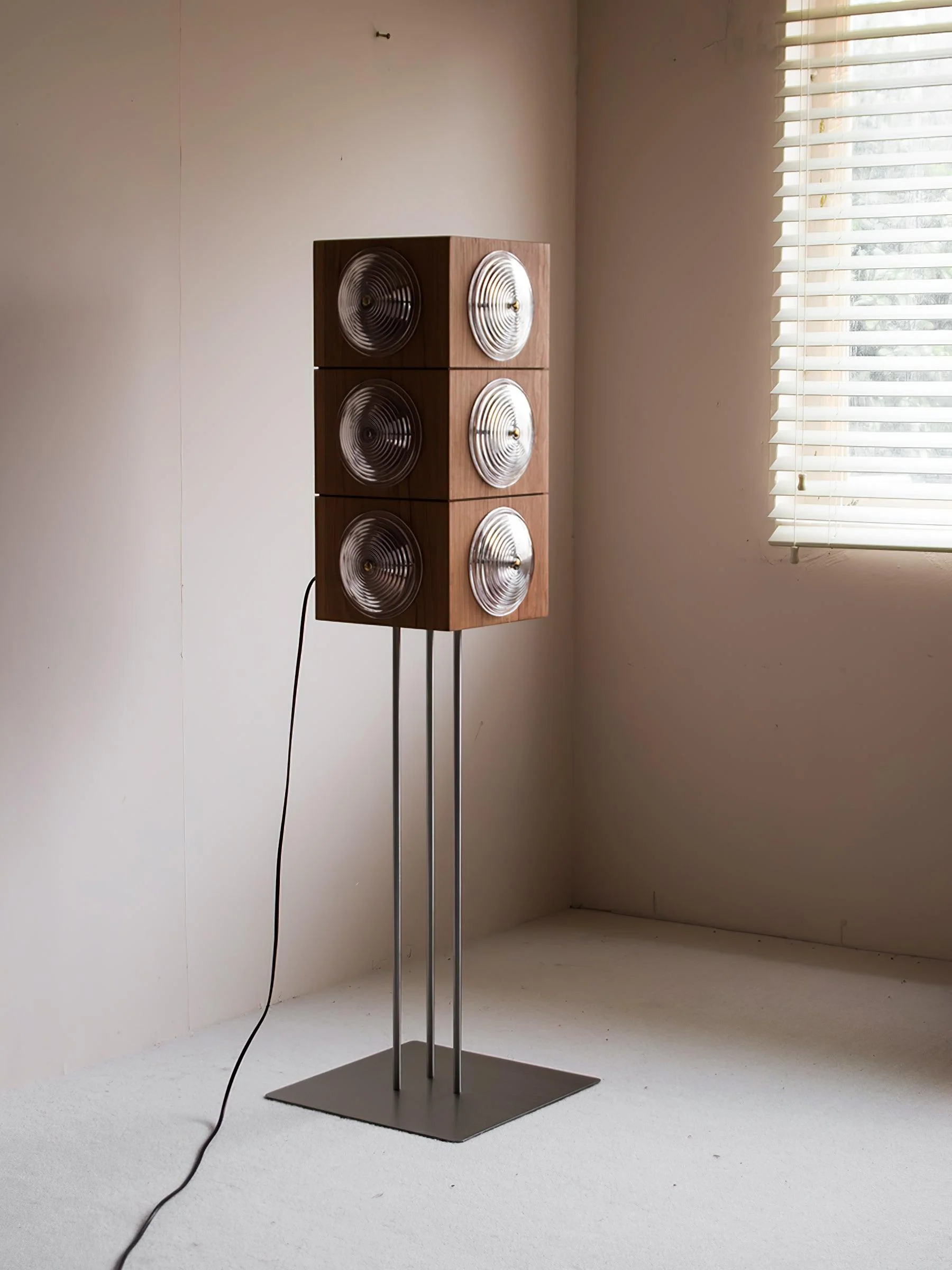 Cinematic Lightbox Camera Floor Lamp - Image 13