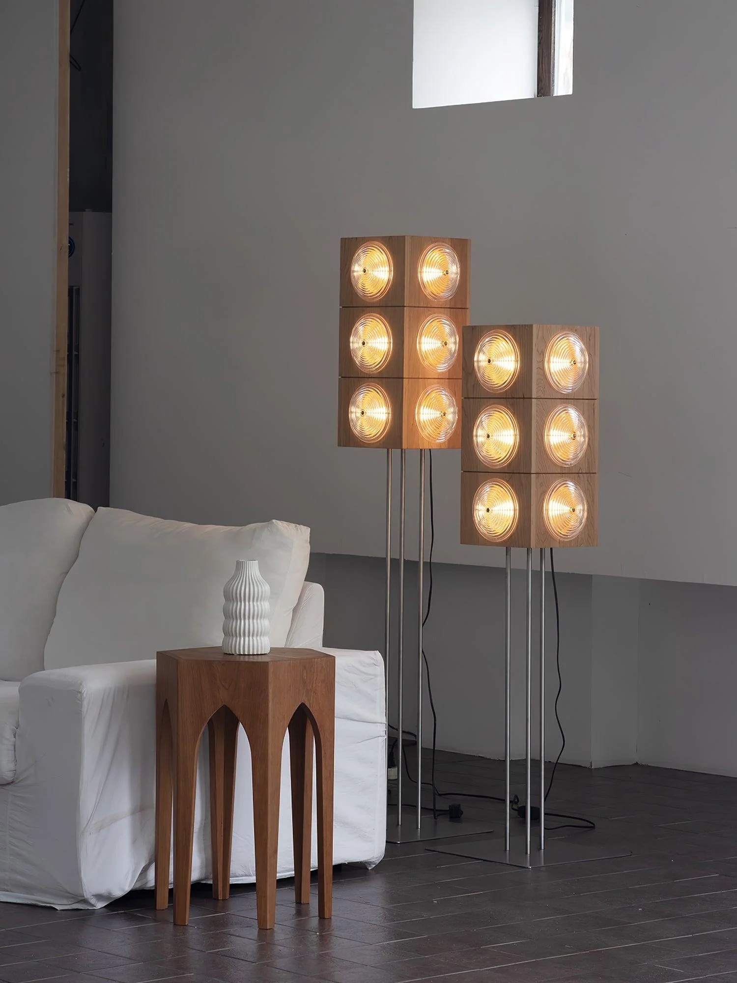 Cinematic Lightbox Camera Floor Lamp - Image 15
