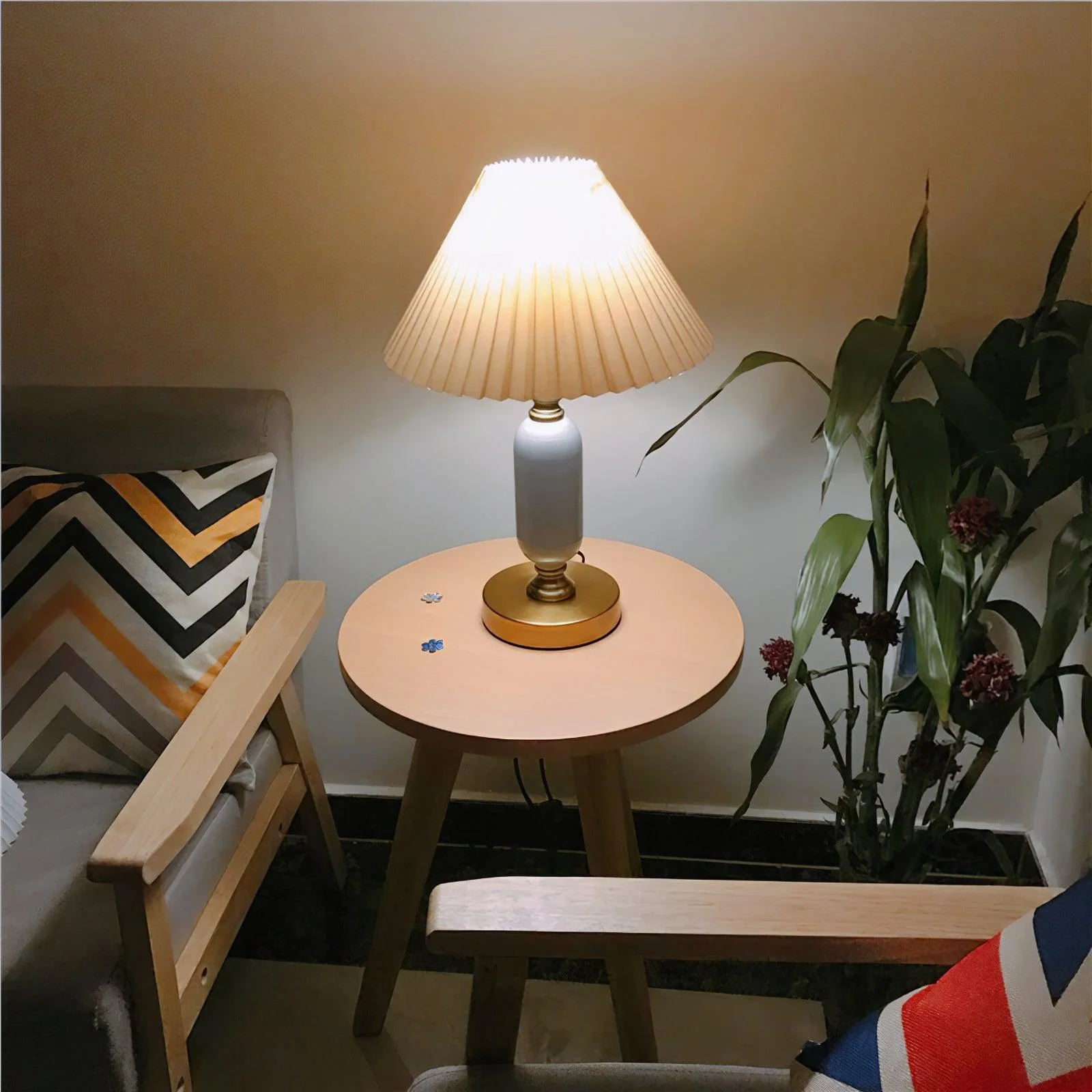 Classic Antique Table Lamp - Image 11