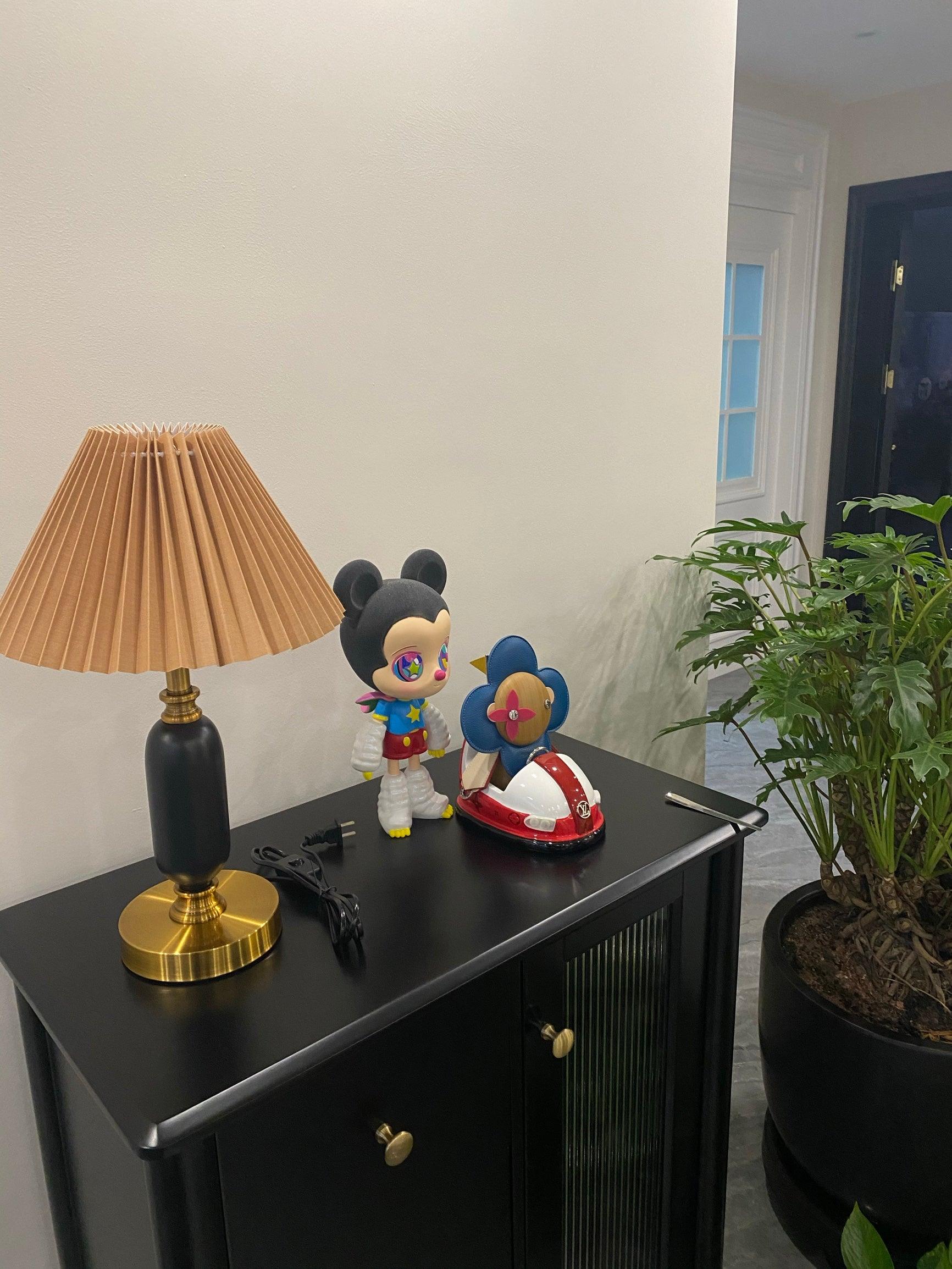Classic Antique Table Lamp - Image 20