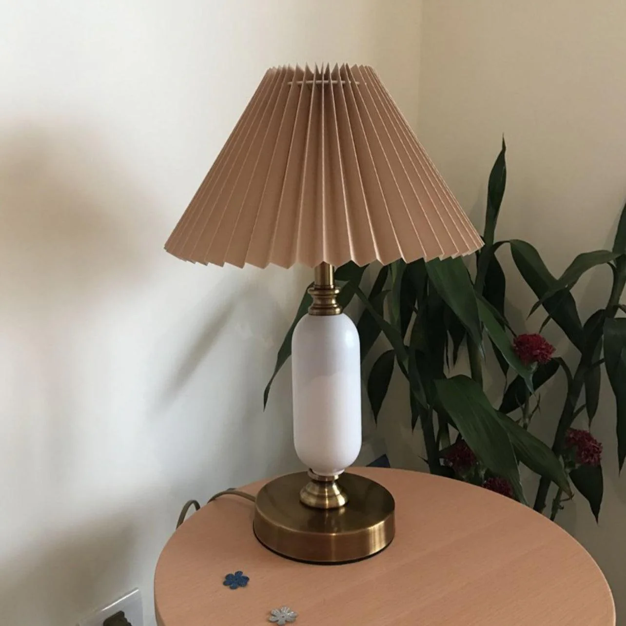Classic Antique Table Lamp - Image 3