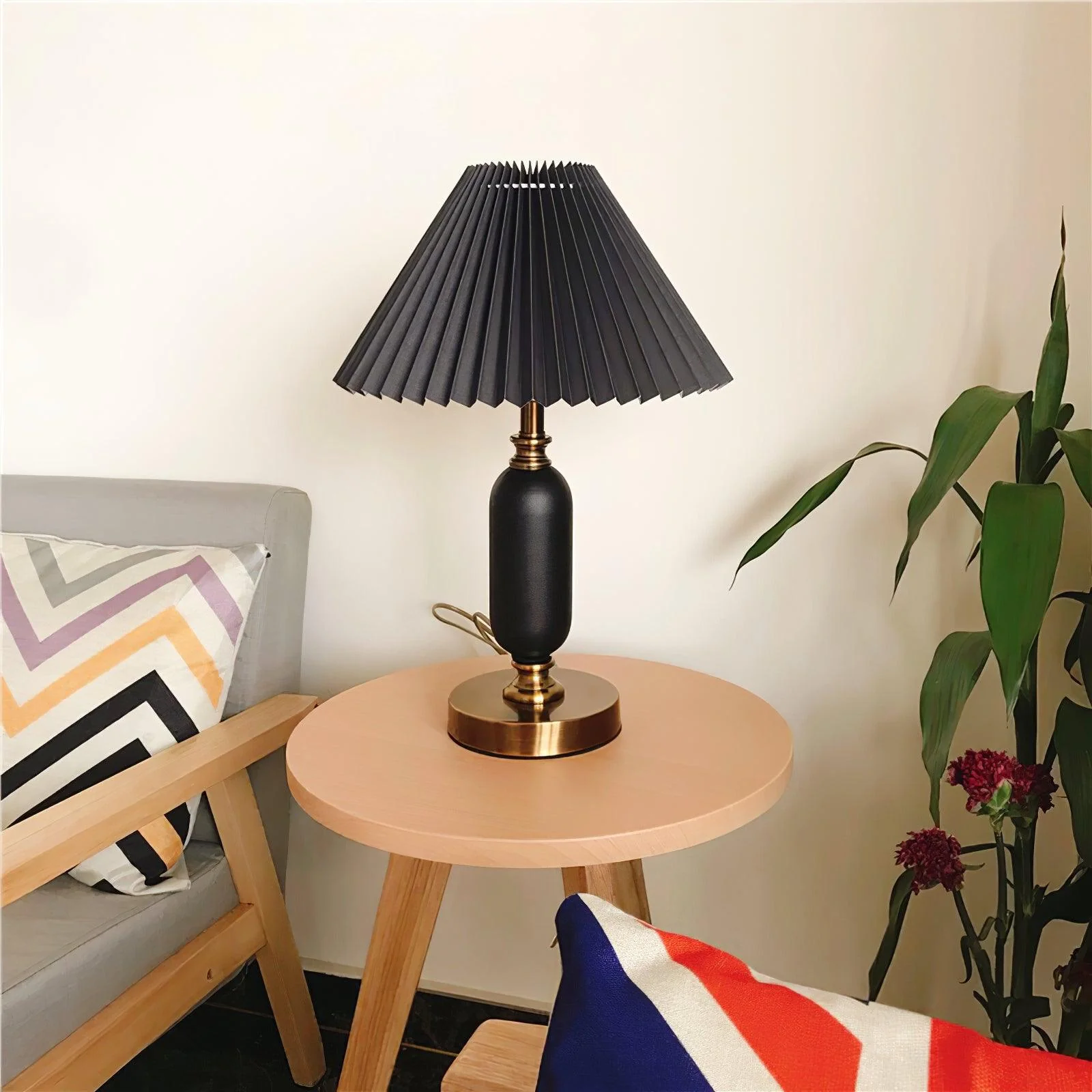 Classic Antique Table Lamp - Image 5