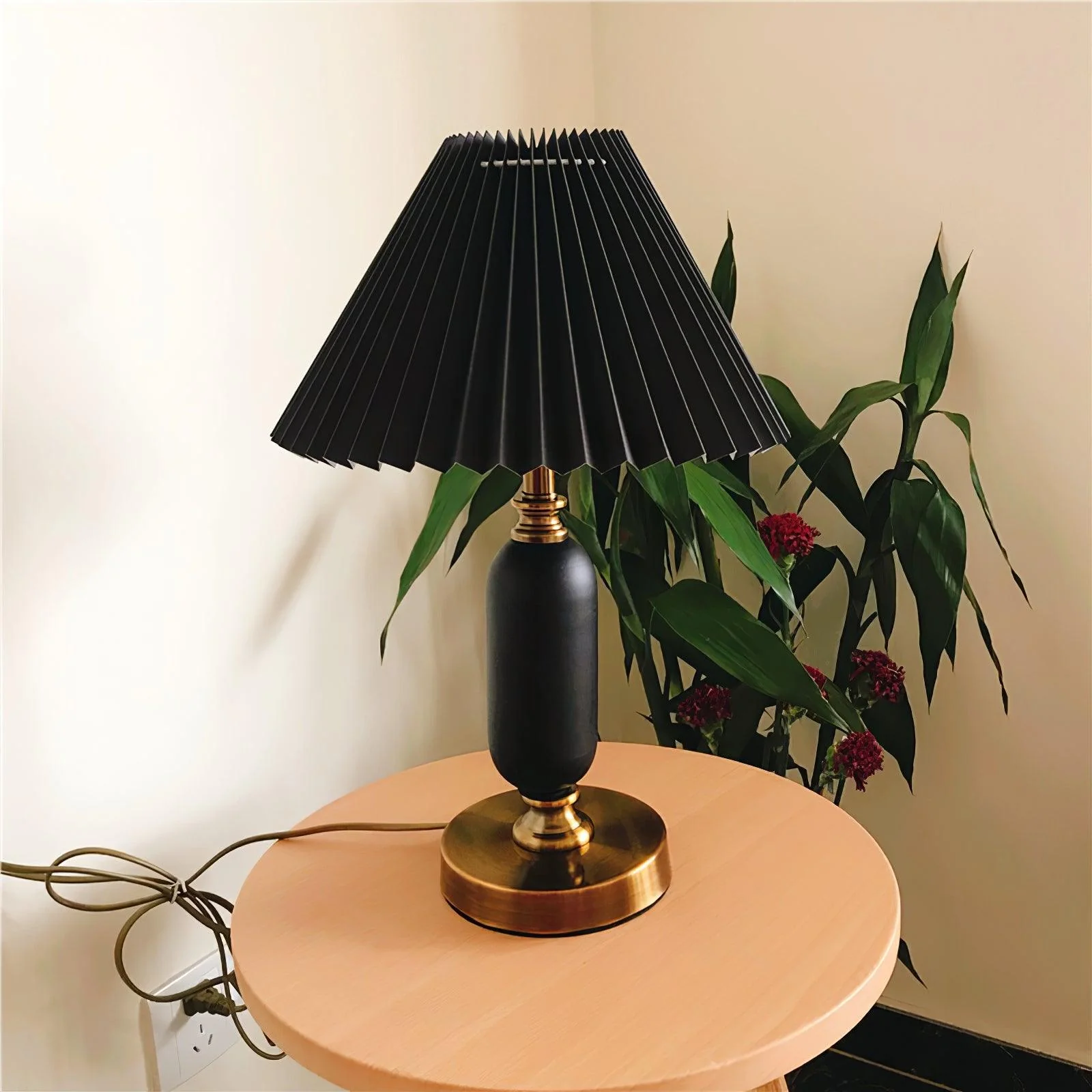 Classic Antique Table Lamp - Image 7