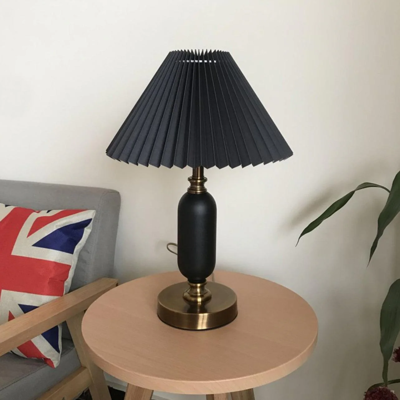 Classic Antique Table Lamp - Image 9