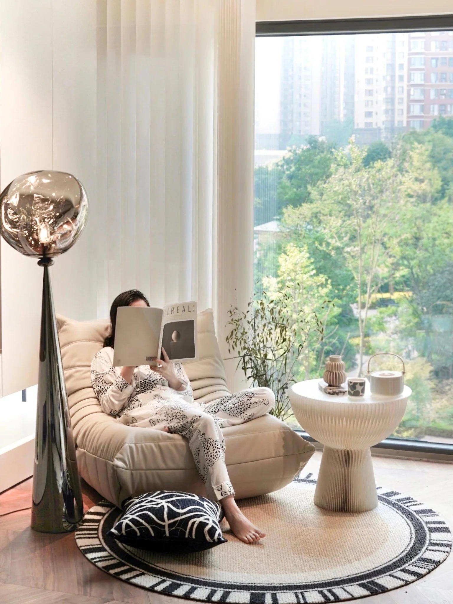Cone Lava Floor Lamp - Image 10