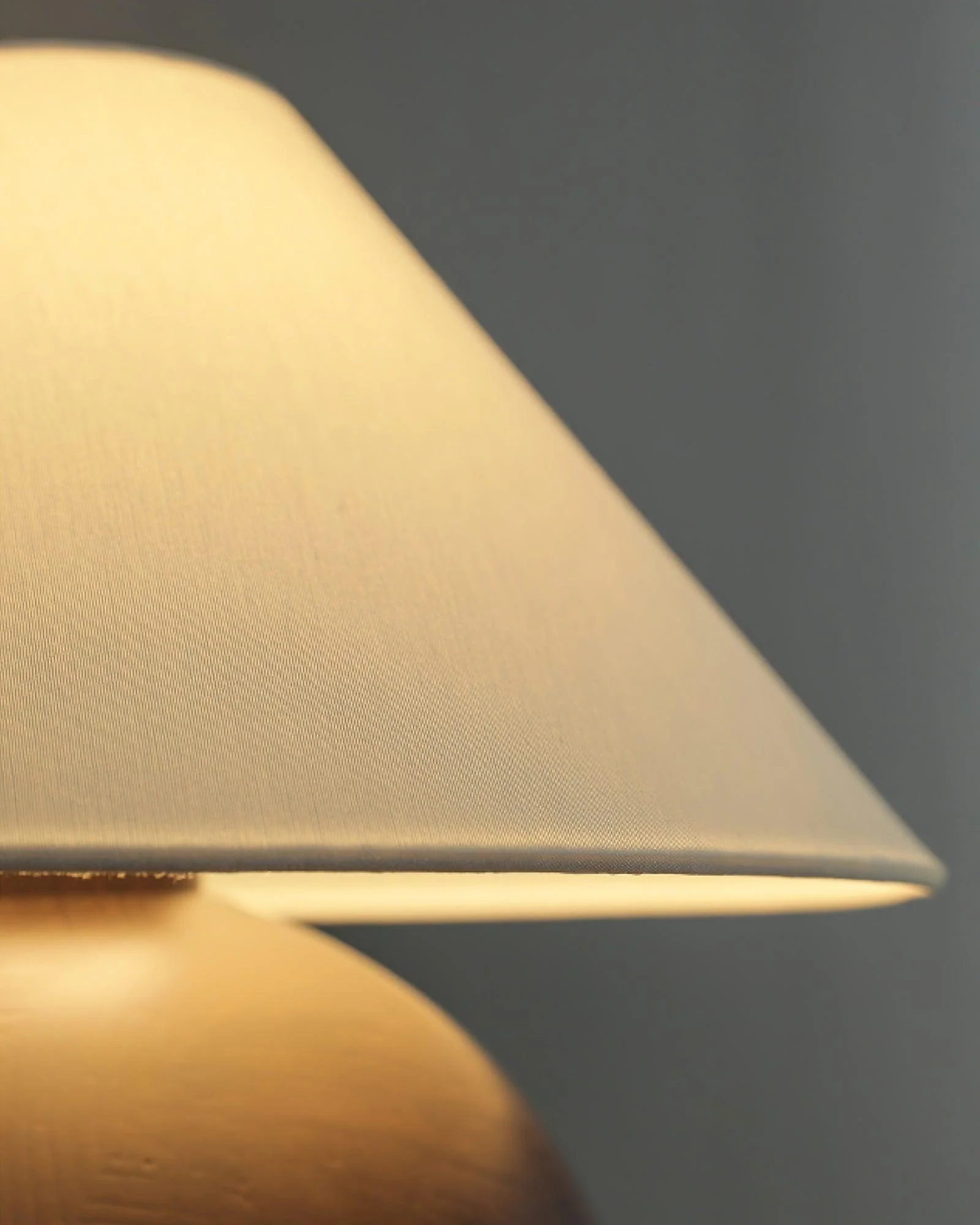 Corner Log Table Lamp - Image 15