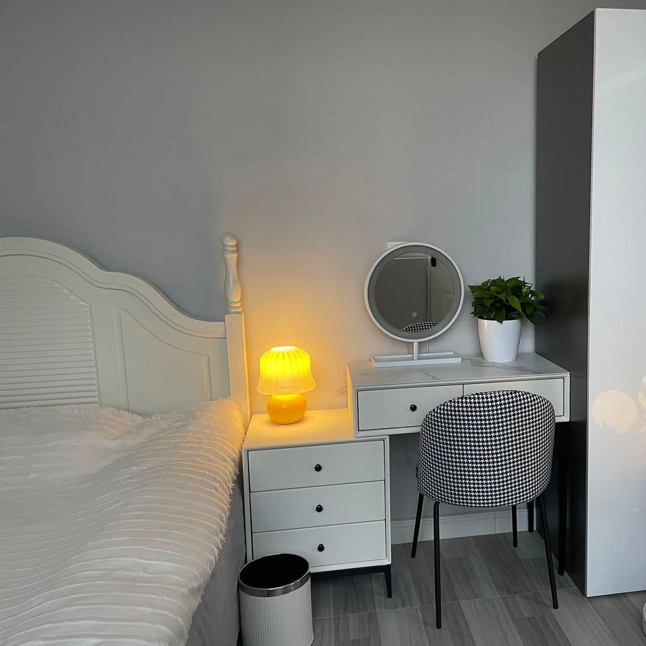 Creamy Mushroom Table Lamp - Image 13