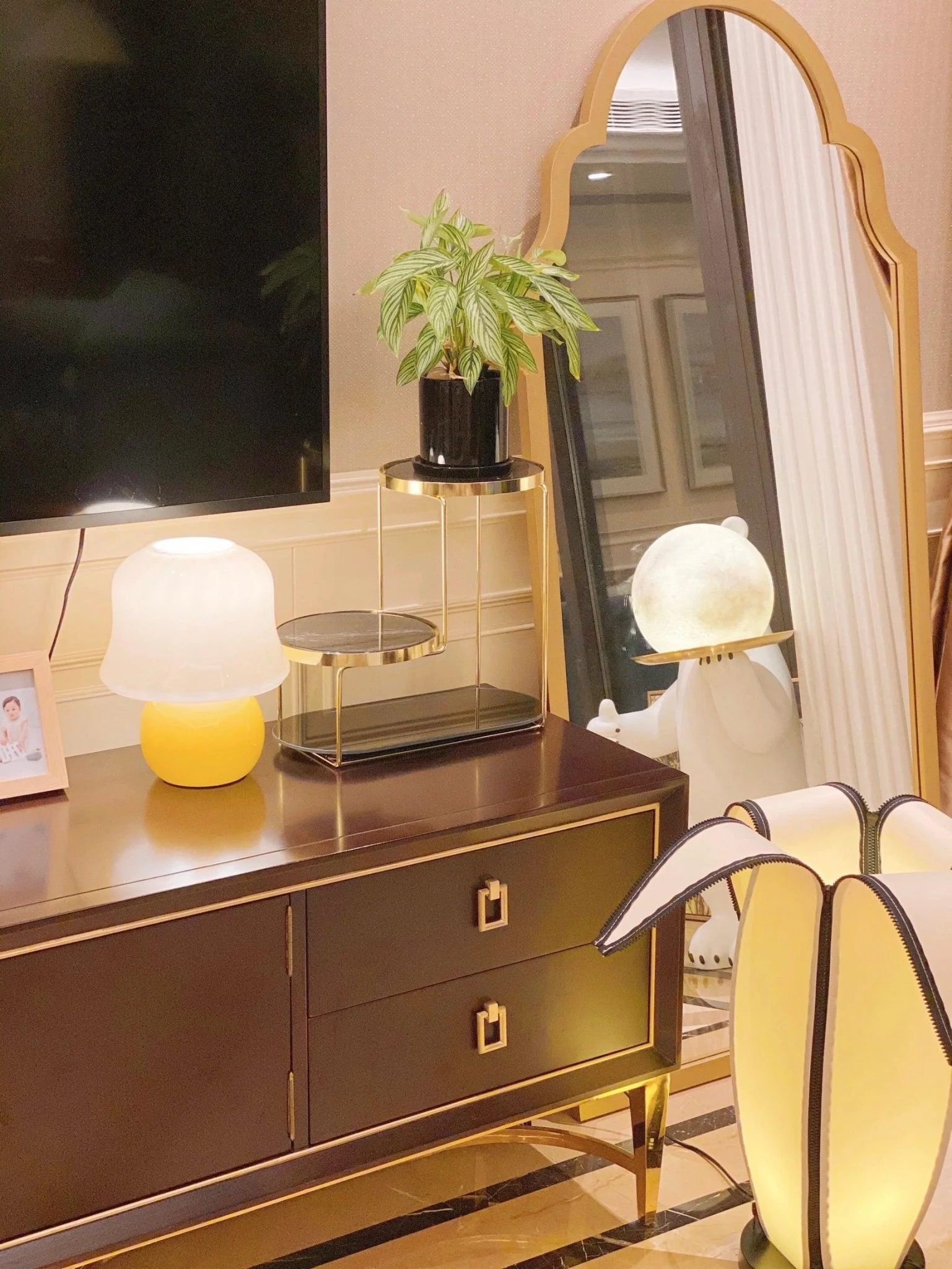 Creamy Mushroom Table Lamp - Image 19