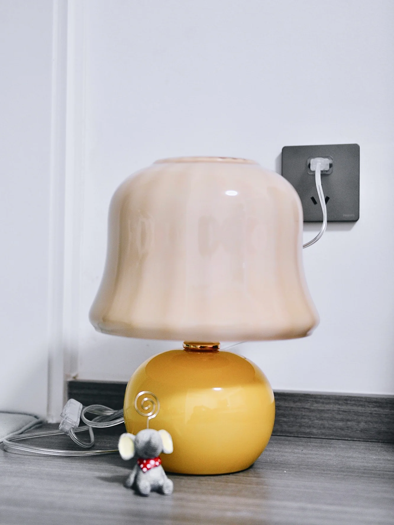 Creamy Mushroom Table Lamp - Image 62
