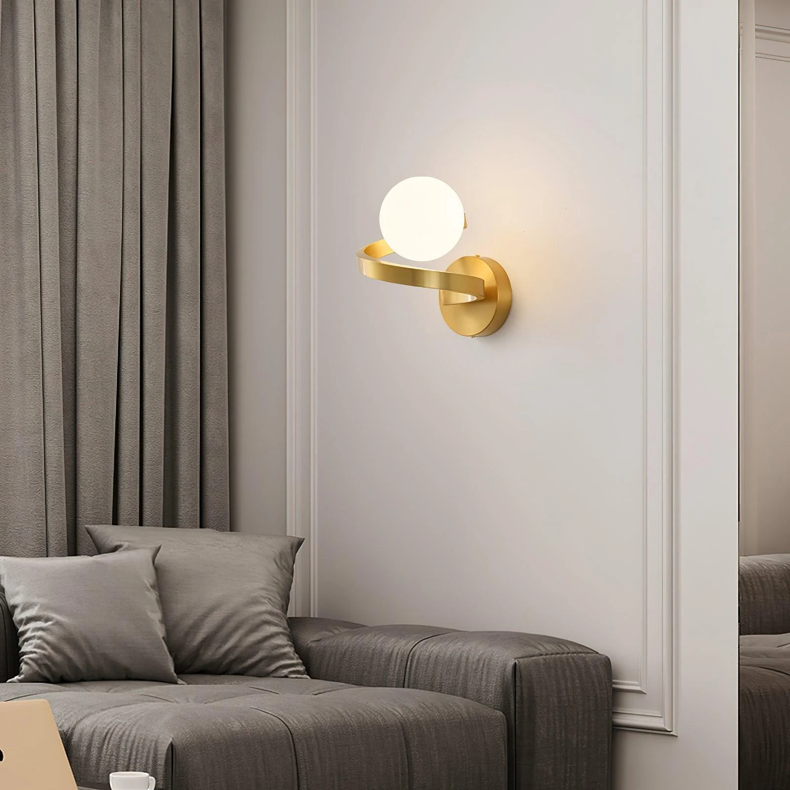 Curved Brass Wall Lamp - Image 3