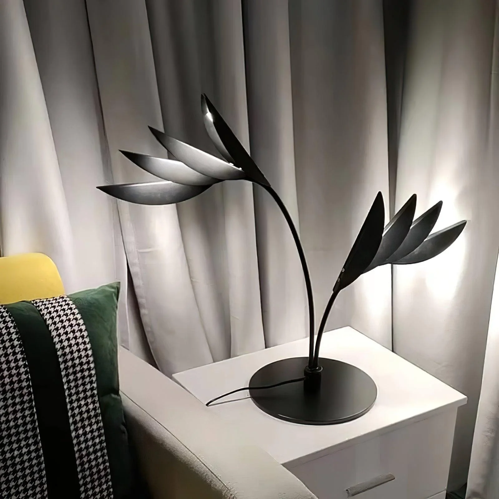 Double Leaf Table Lamp - Image 3
